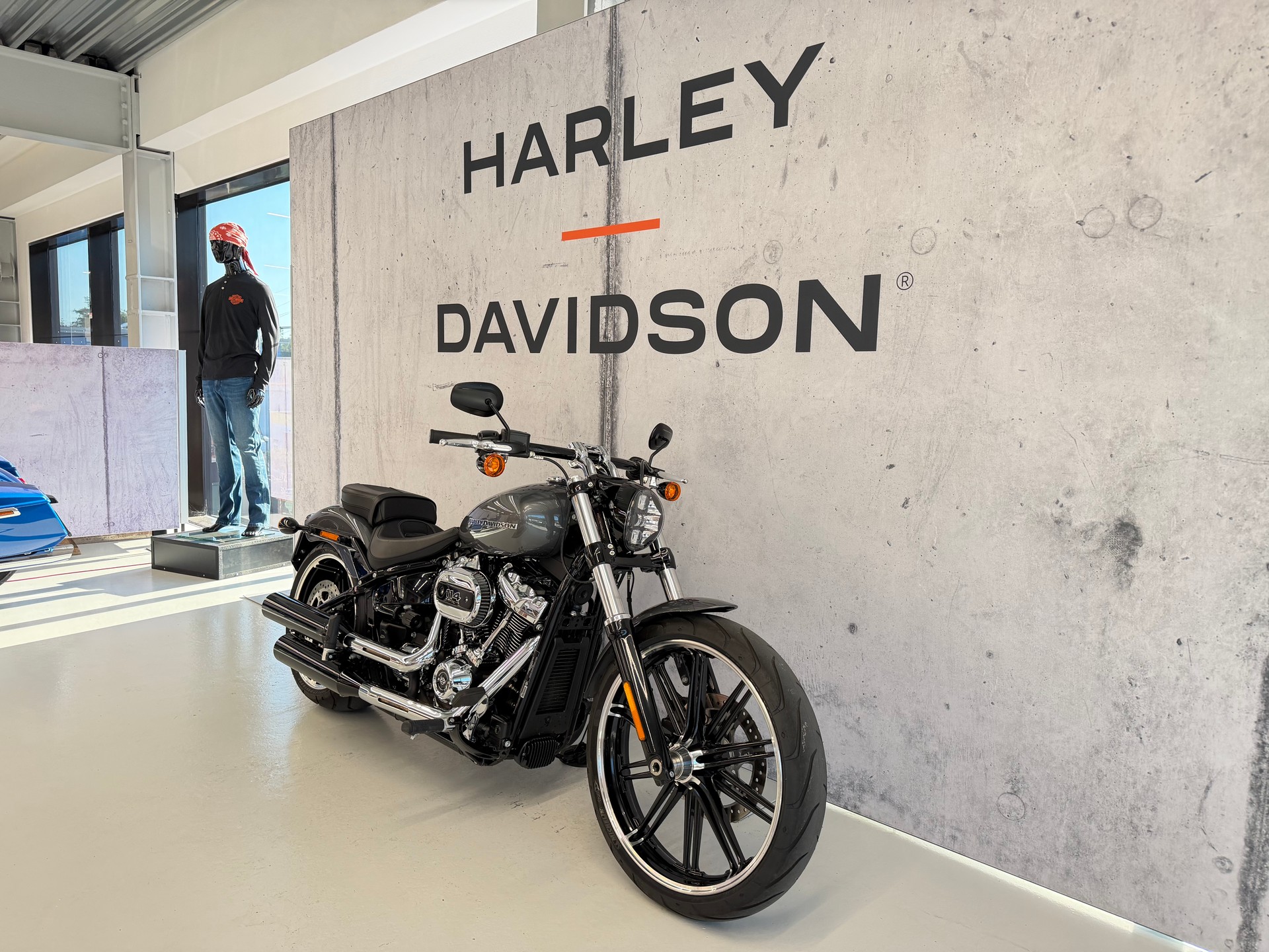 HARLEY-DAVIDSON FXBRS Breakout 114-showroom-element-1