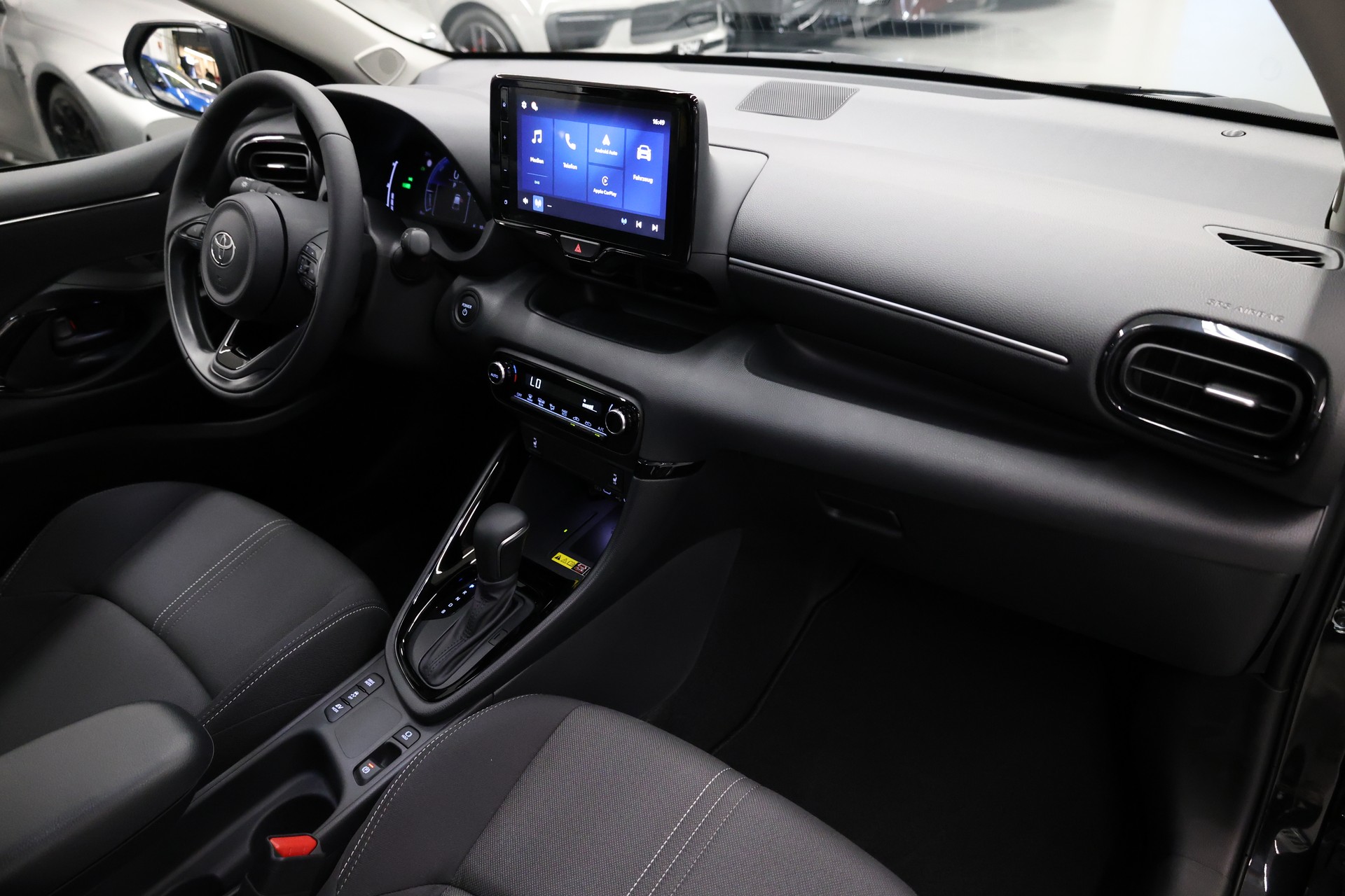 TOYOTA Yaris 1.5 VVT-i HSD Teamplayer-image-20