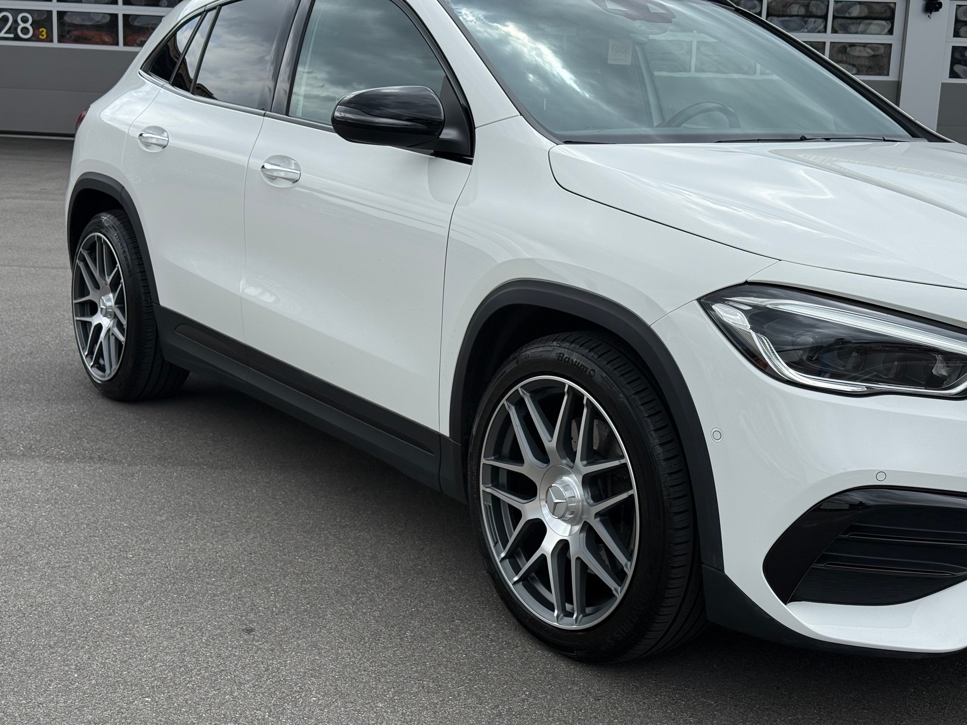 MERCEDES-BENZ GLA 250 4Matic AMG Line 8G-DCT-showroom-element-2
