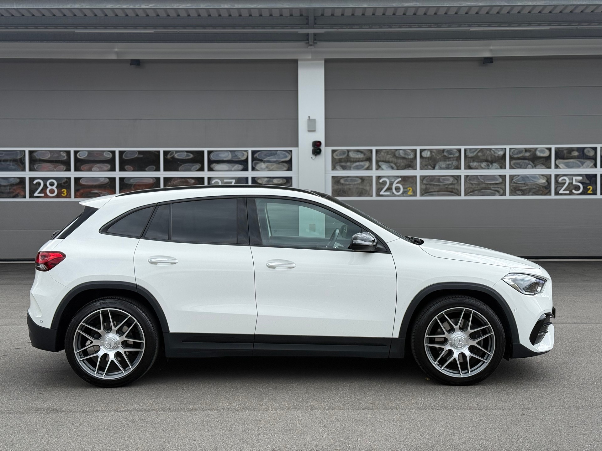 MERCEDES-BENZ GLA 250 4Matic AMG Line 8G-DCT-showroom-element-3