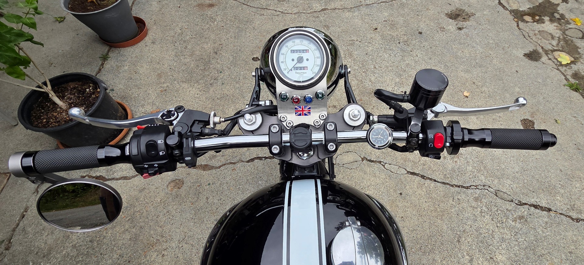 TRIUMPH Thruxton 900-image-2