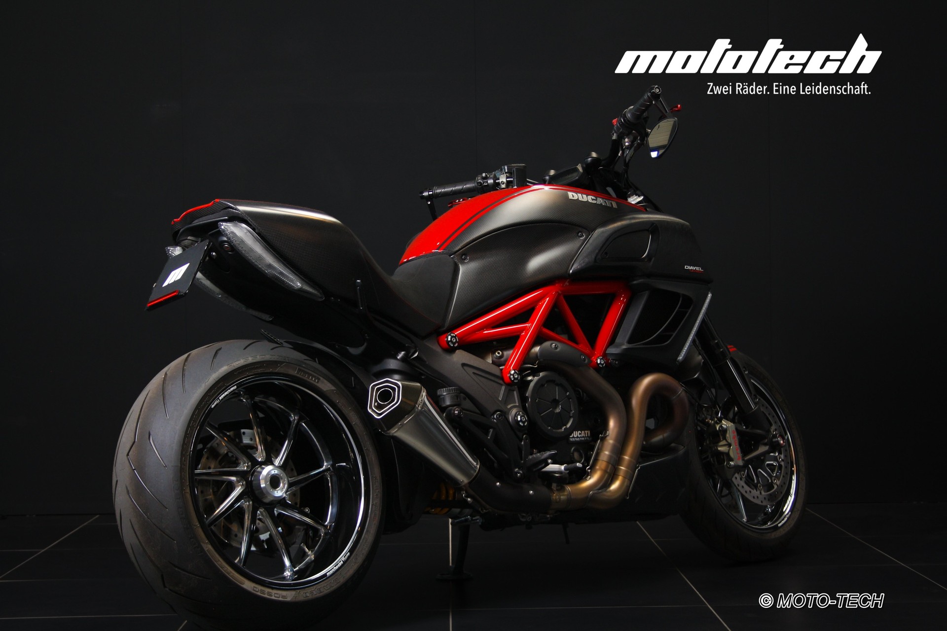 DUCATI Diavel Carbon-image-2