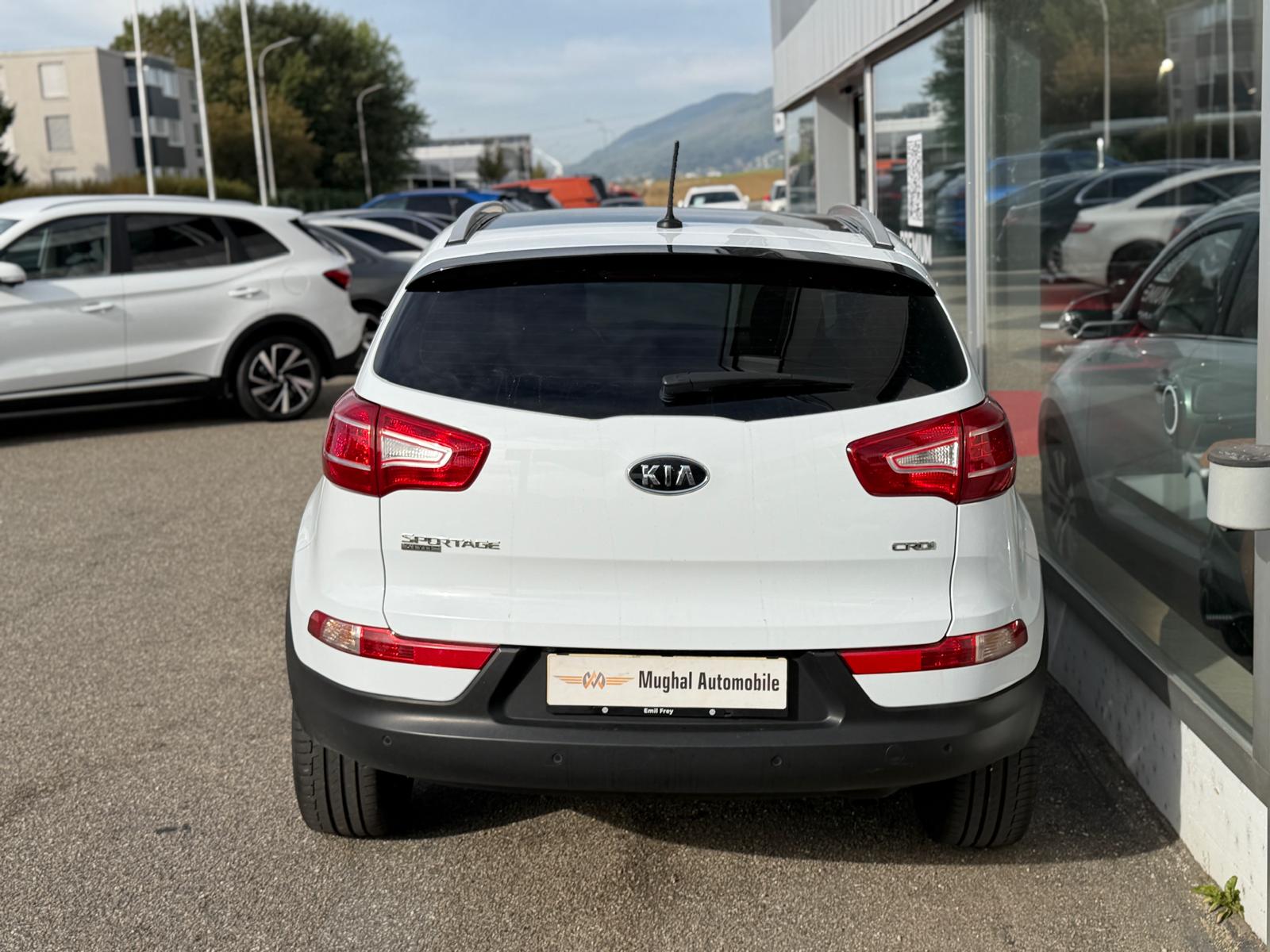 KIA Sportage 2.0 CRDi Trend 4WD Automatic-image-4