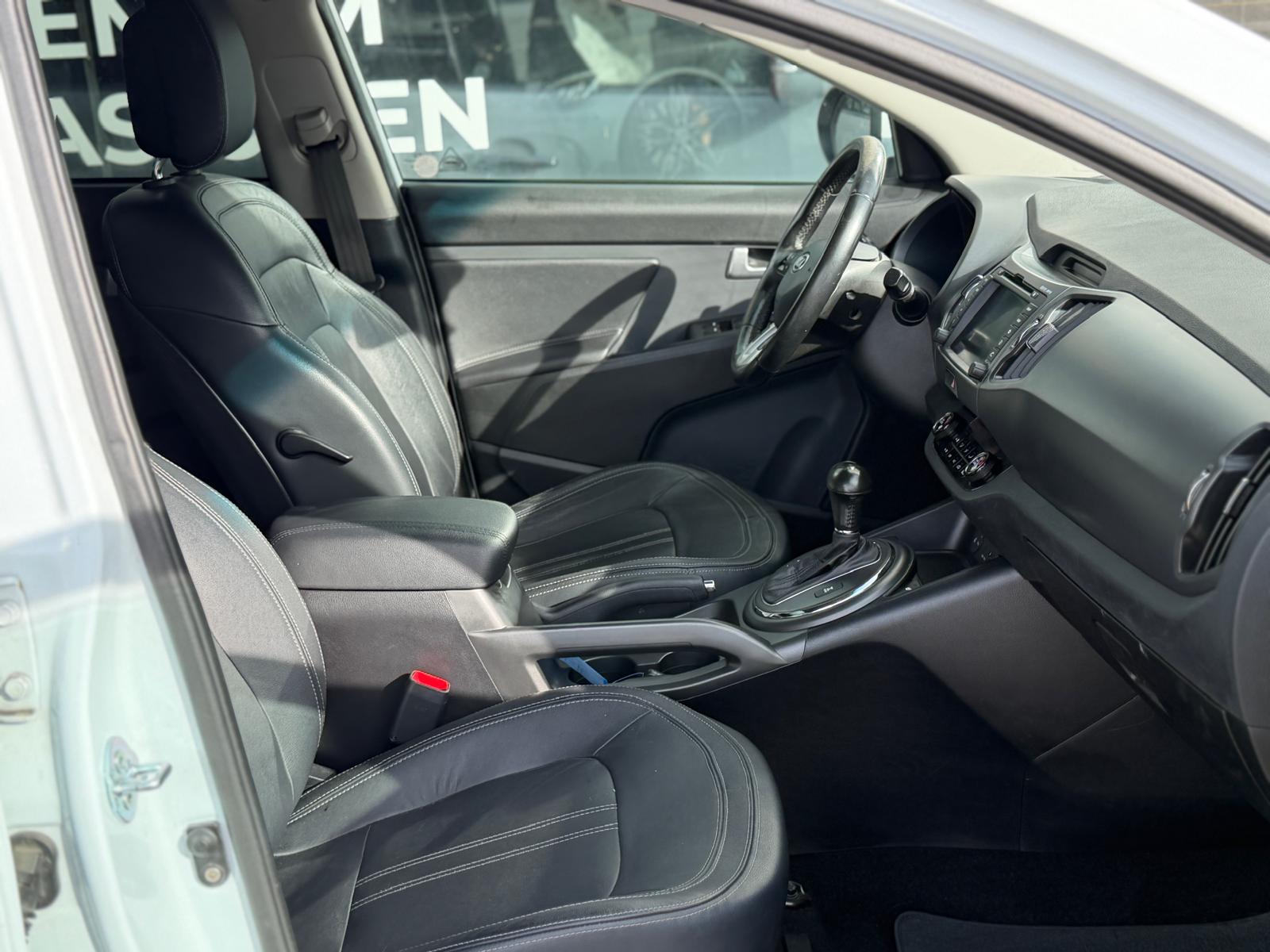 KIA Sportage 2.0 CRDi Trend 4WD Automatic-image-12