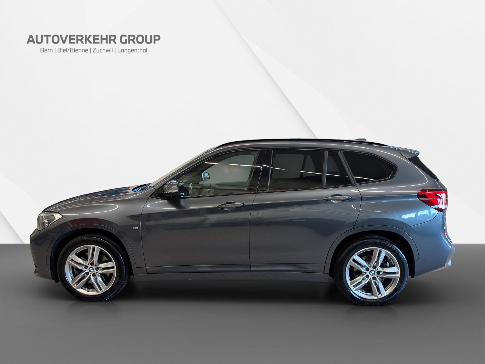 BMW X1 xDrive 25i M Sport-showroom-element-2