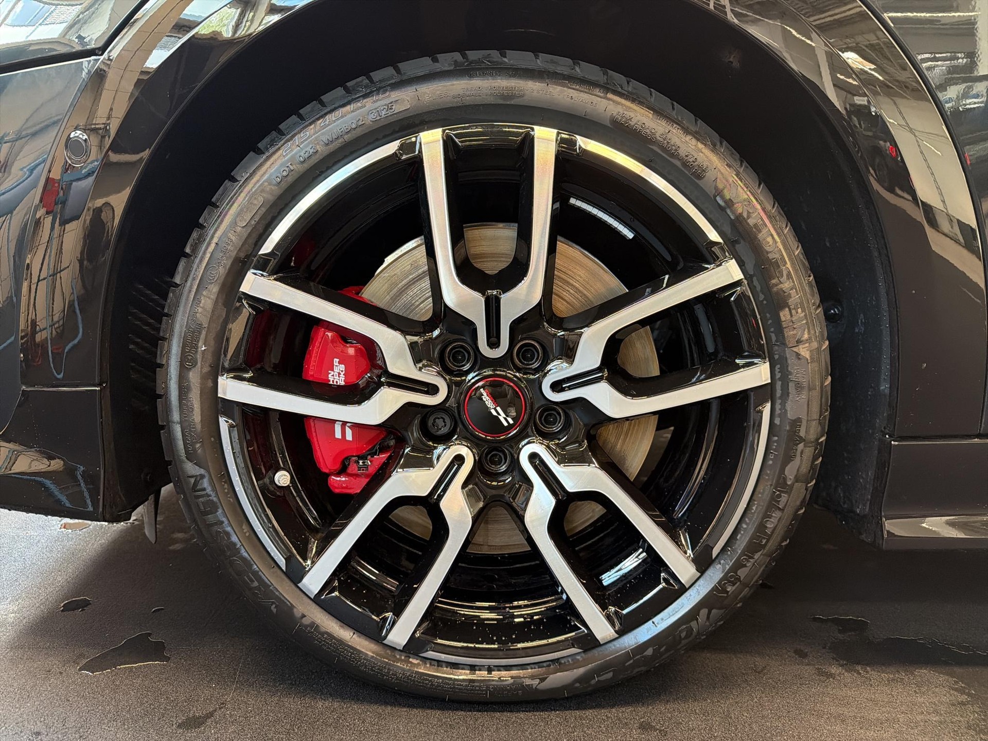 MINI John Cooper Works Cabrio-image-9