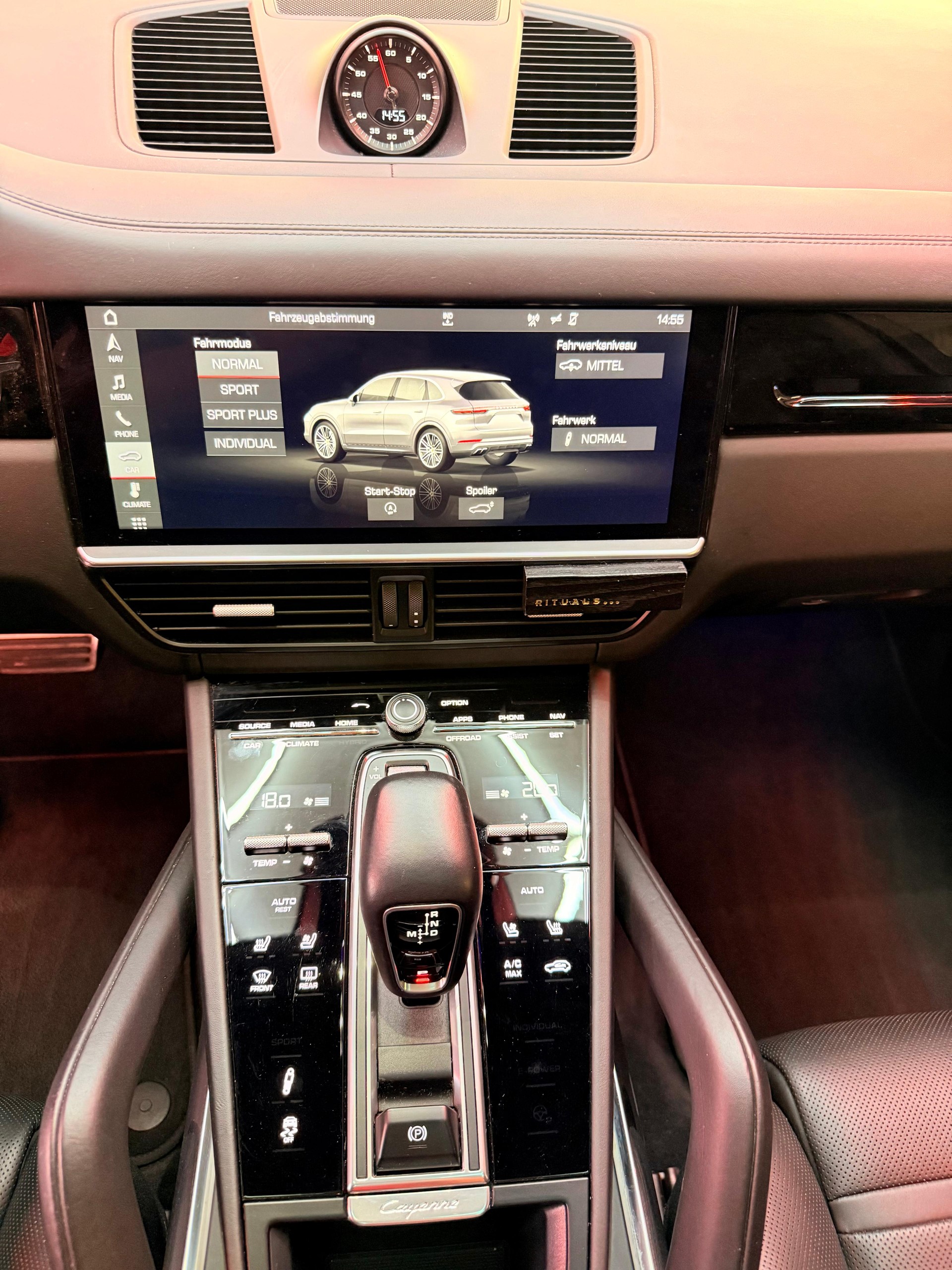 PORSCHE Cayenne Turbo-image-13