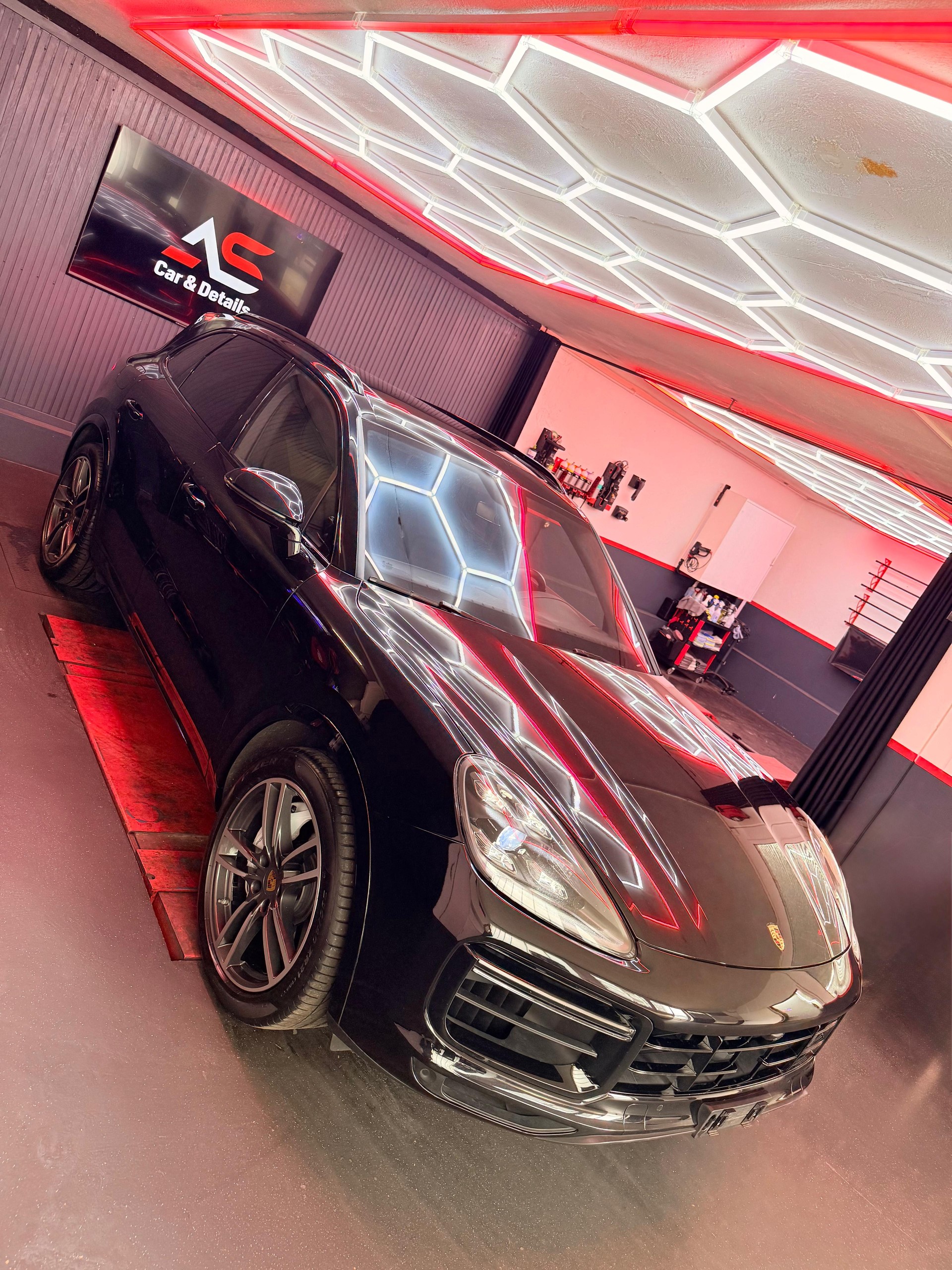 PORSCHE Cayenne Turbo-image-4