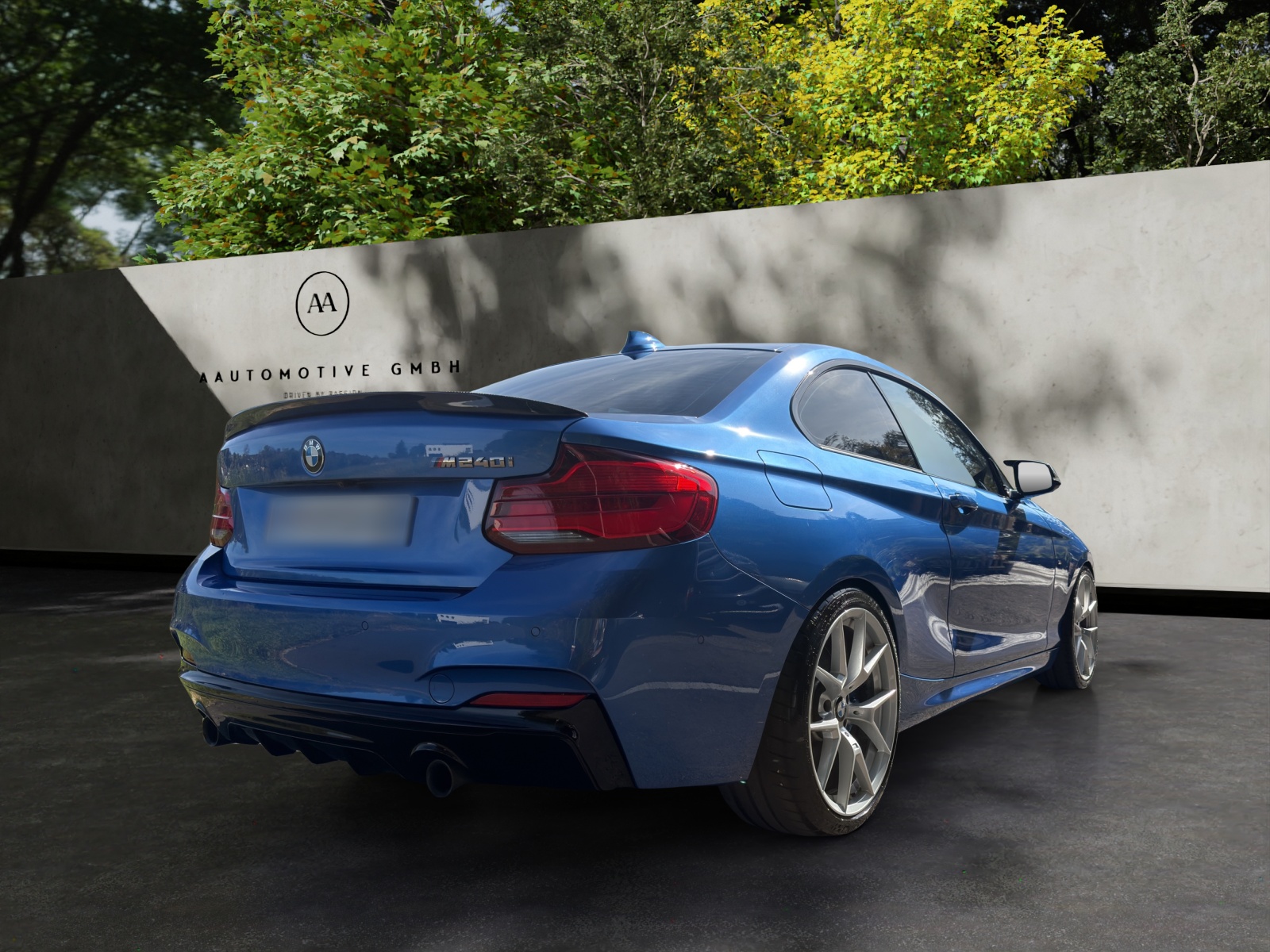 BMW M240i-showroom-element-3