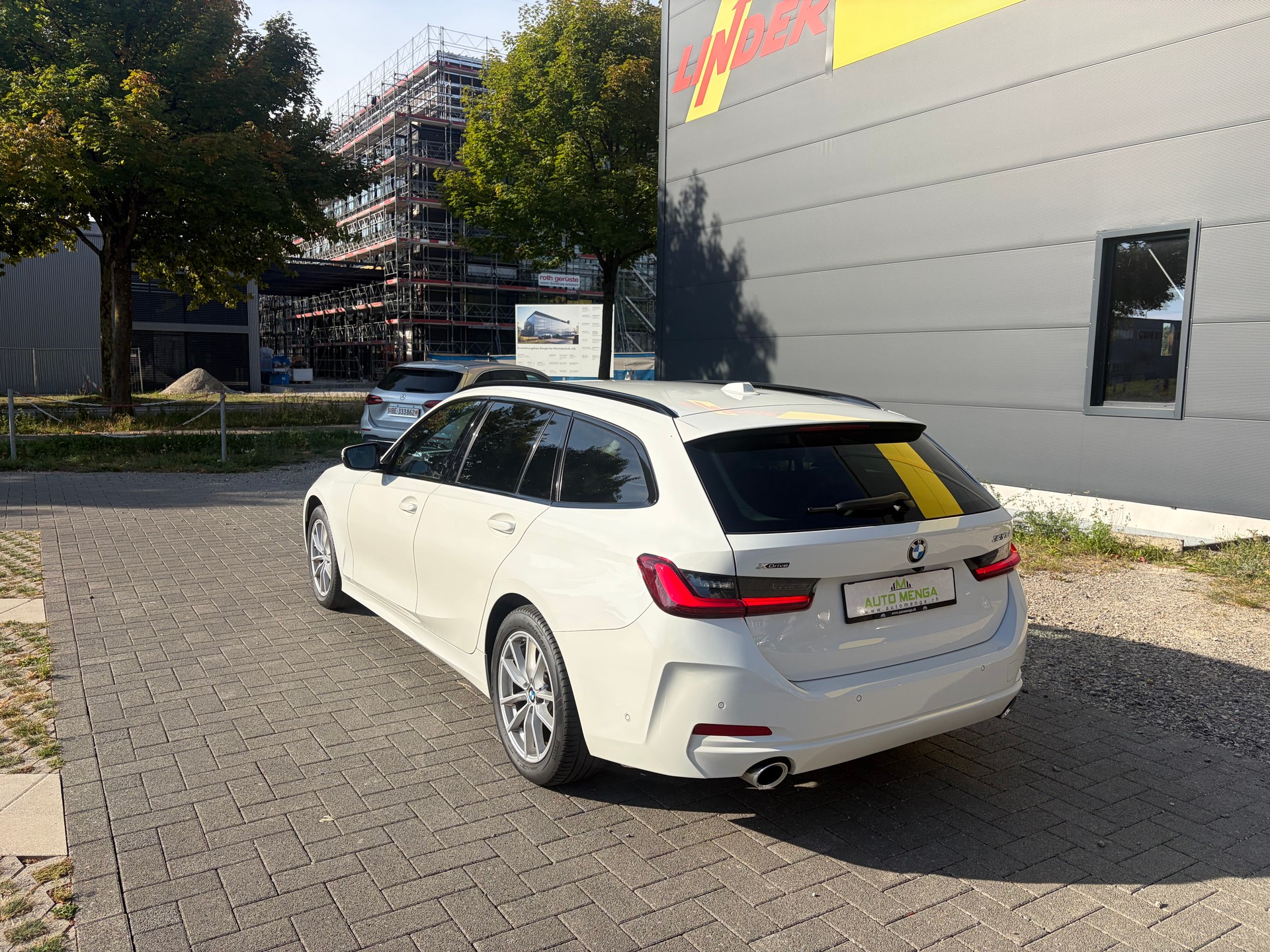 BMW 320d xDrive 48V Touring Steptronic-image-6