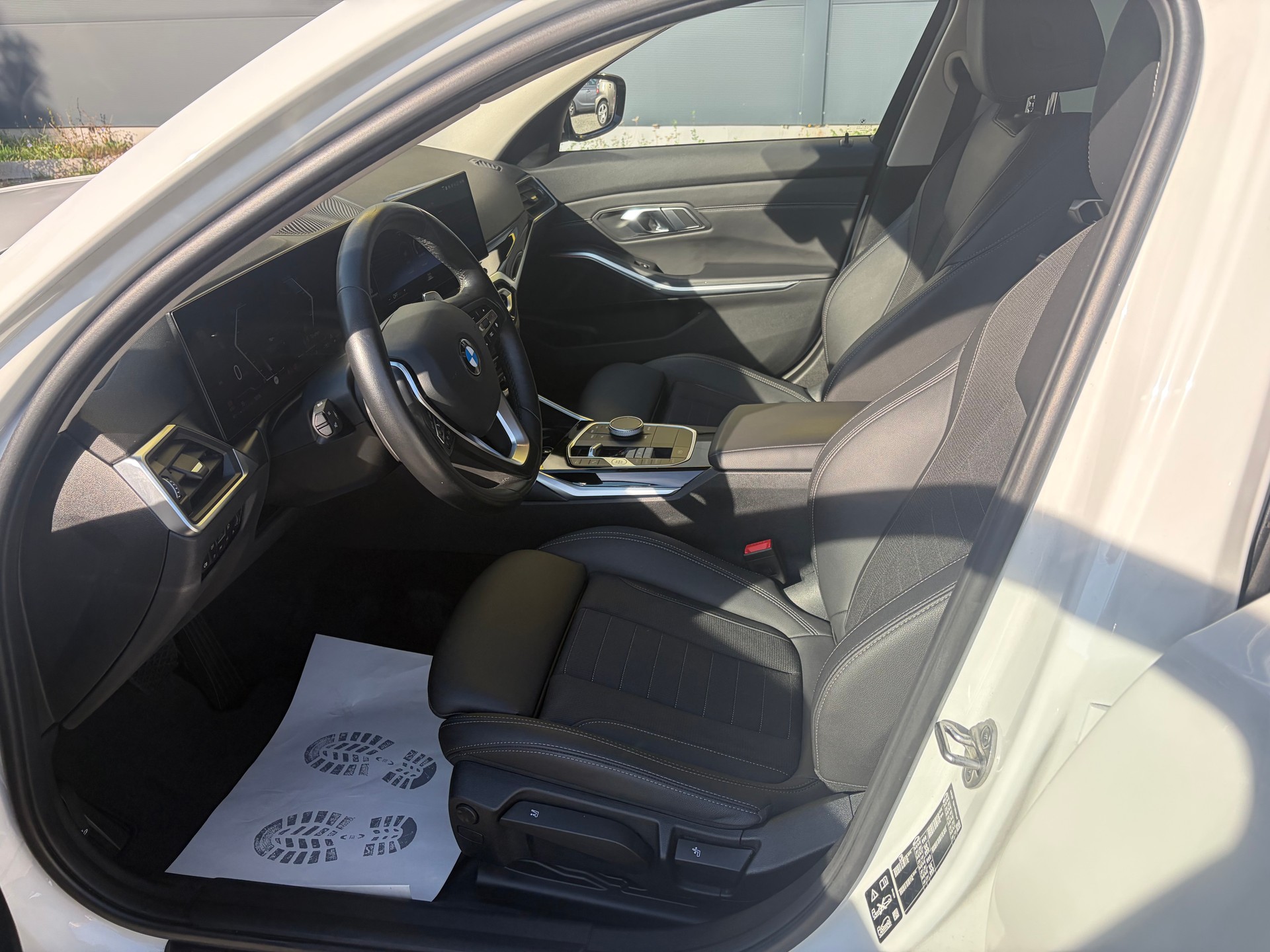 BMW 320d xDrive 48V Touring Steptronic-image-9