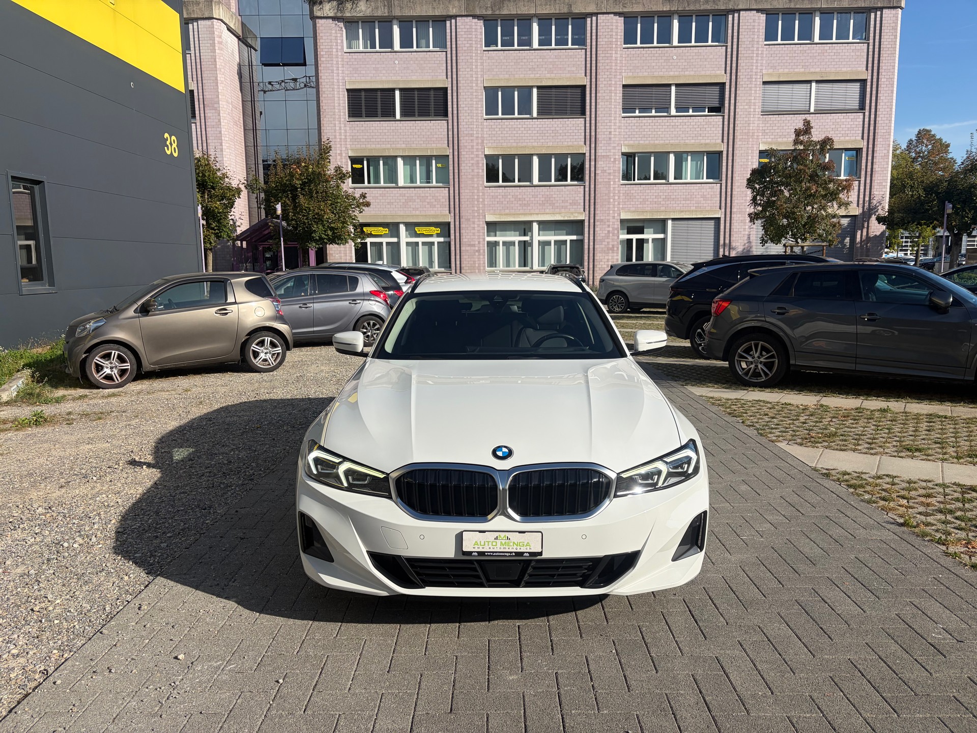 BMW 320d xDrive 48V Touring Steptronic-image-1
