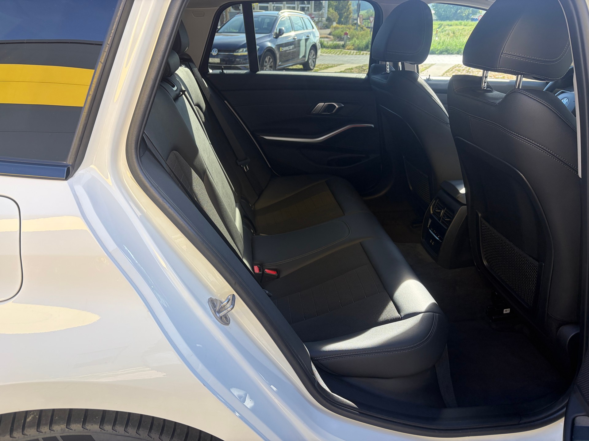 BMW 320d xDrive 48V Touring Steptronic-image-12