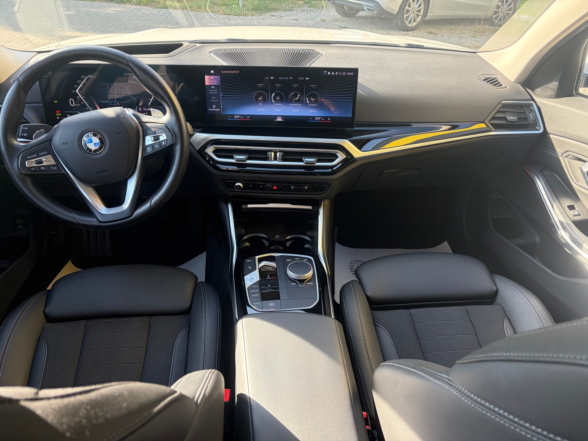 BMW 320d xDrive 48V Touring Steptronic-image-8