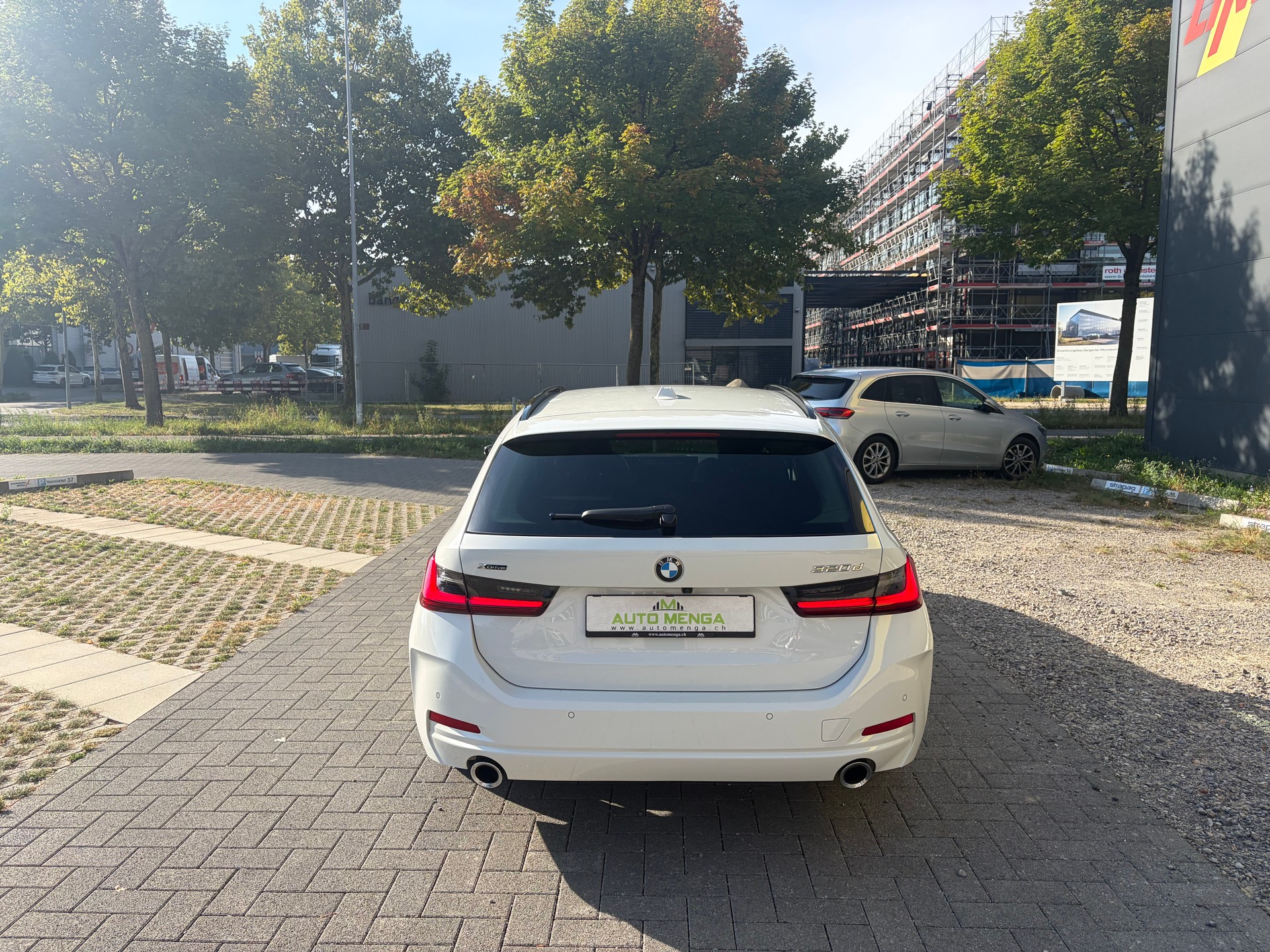 BMW 320d xDrive 48V Touring Steptronic-image-5