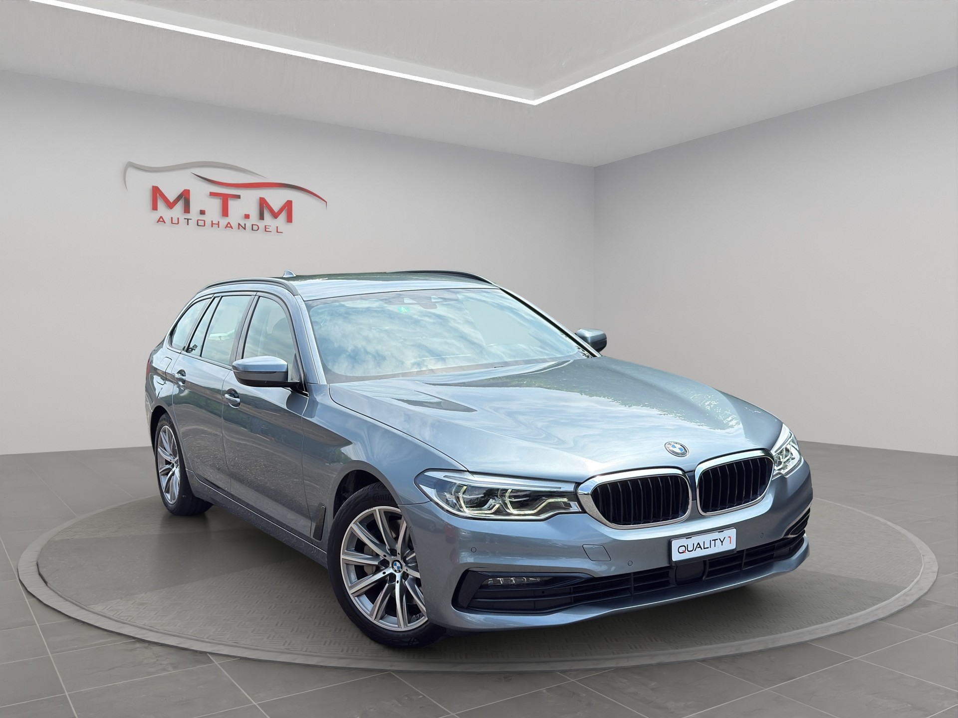 BMW 530d xDrive Touring Luxury Line Steptronic