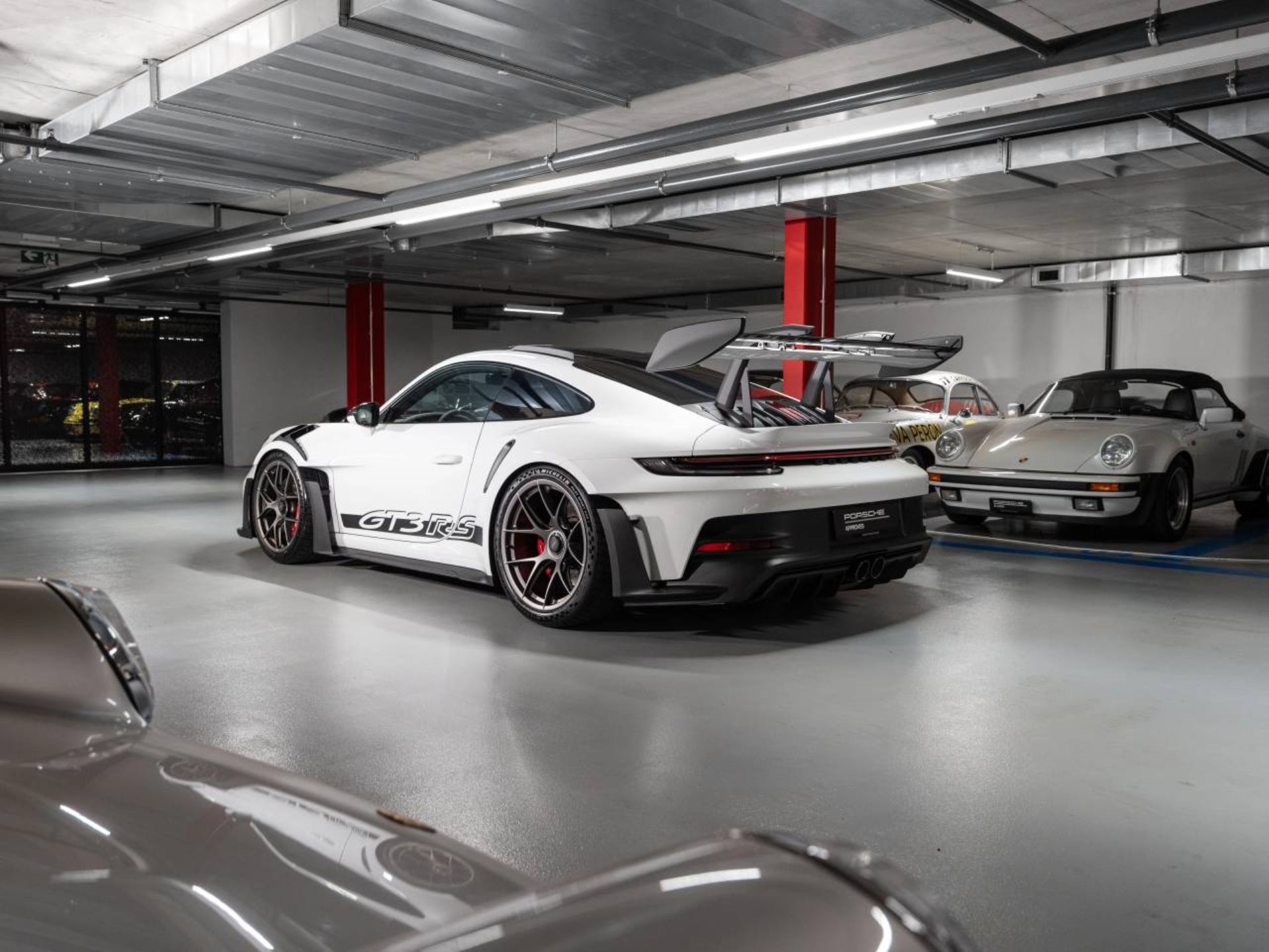 PORSCHE 911 GT3 RS-showroom-element-1
