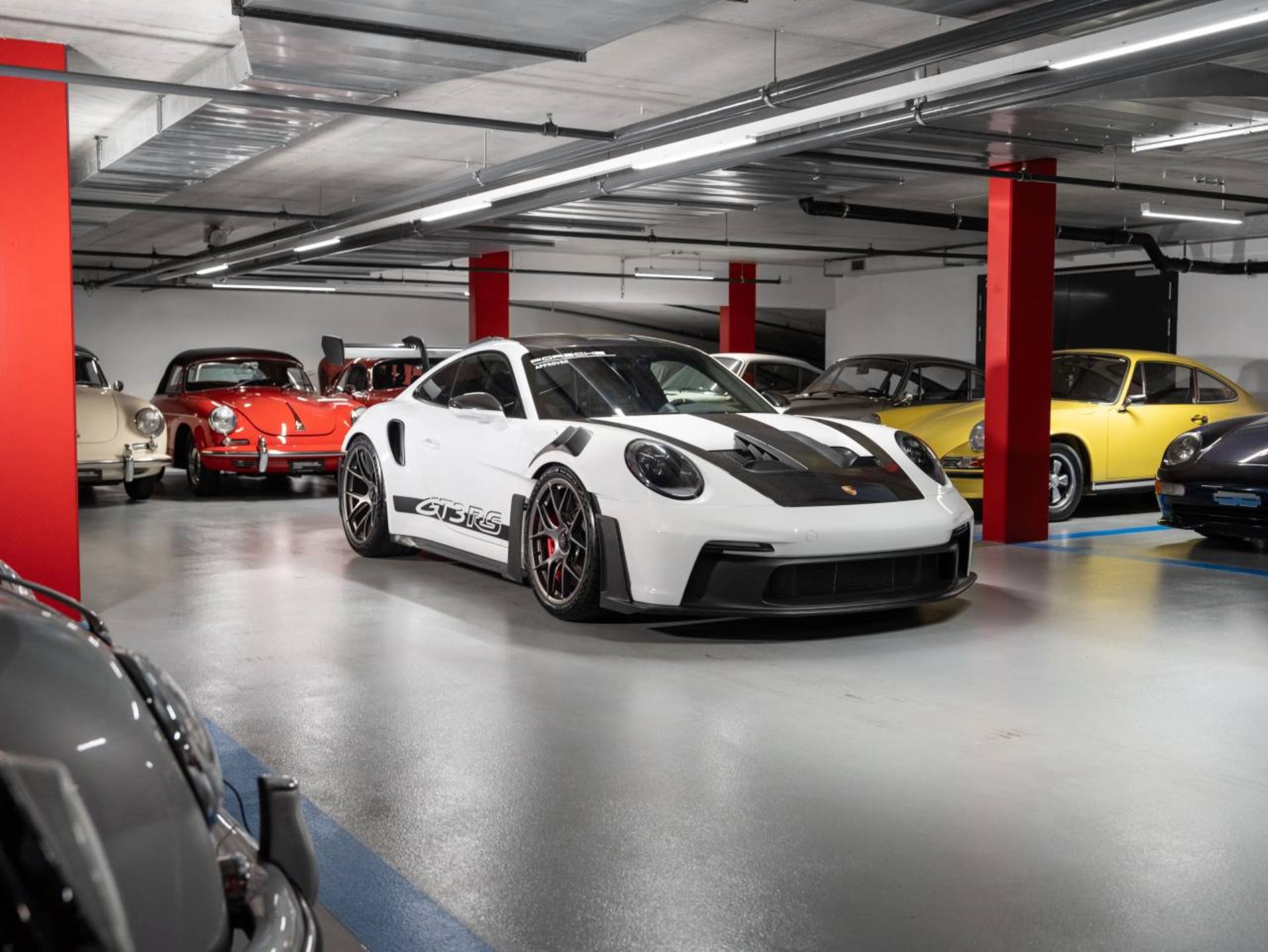 PORSCHE 911 GT3 RS-showroom-element-2