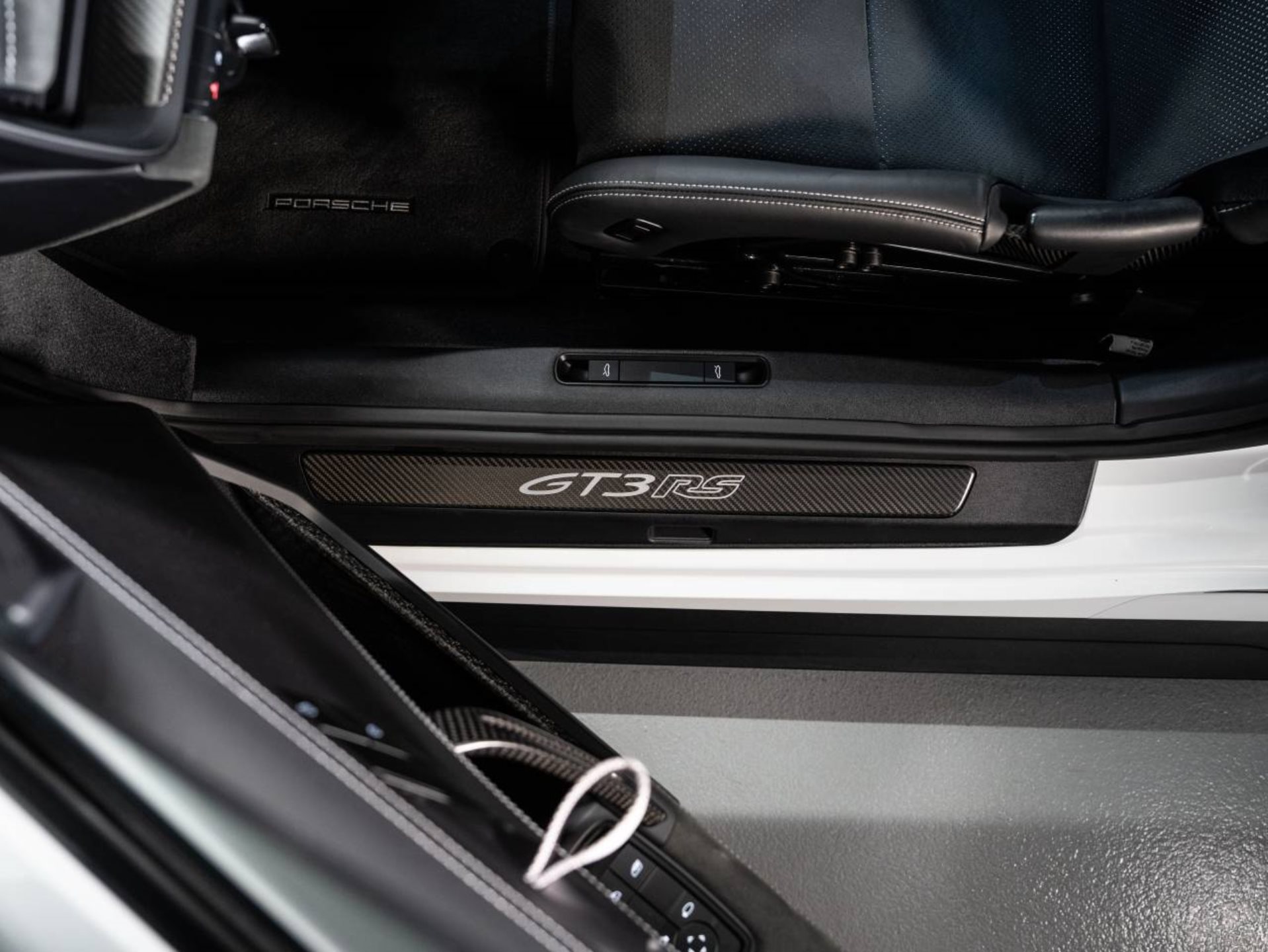 PORSCHE 911 GT3 RS-image-22