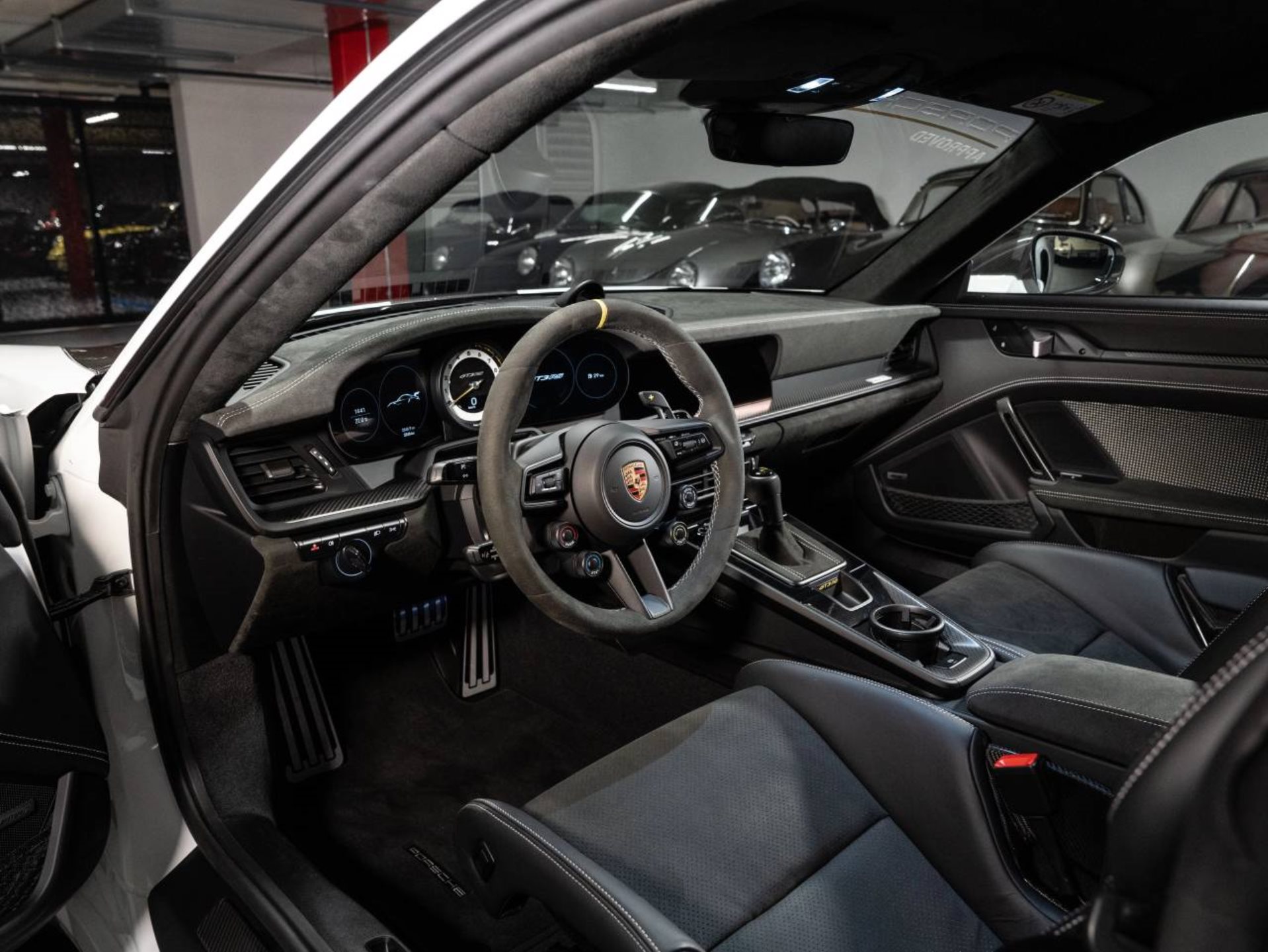 PORSCHE 911 GT3 RS-showroom-element-3