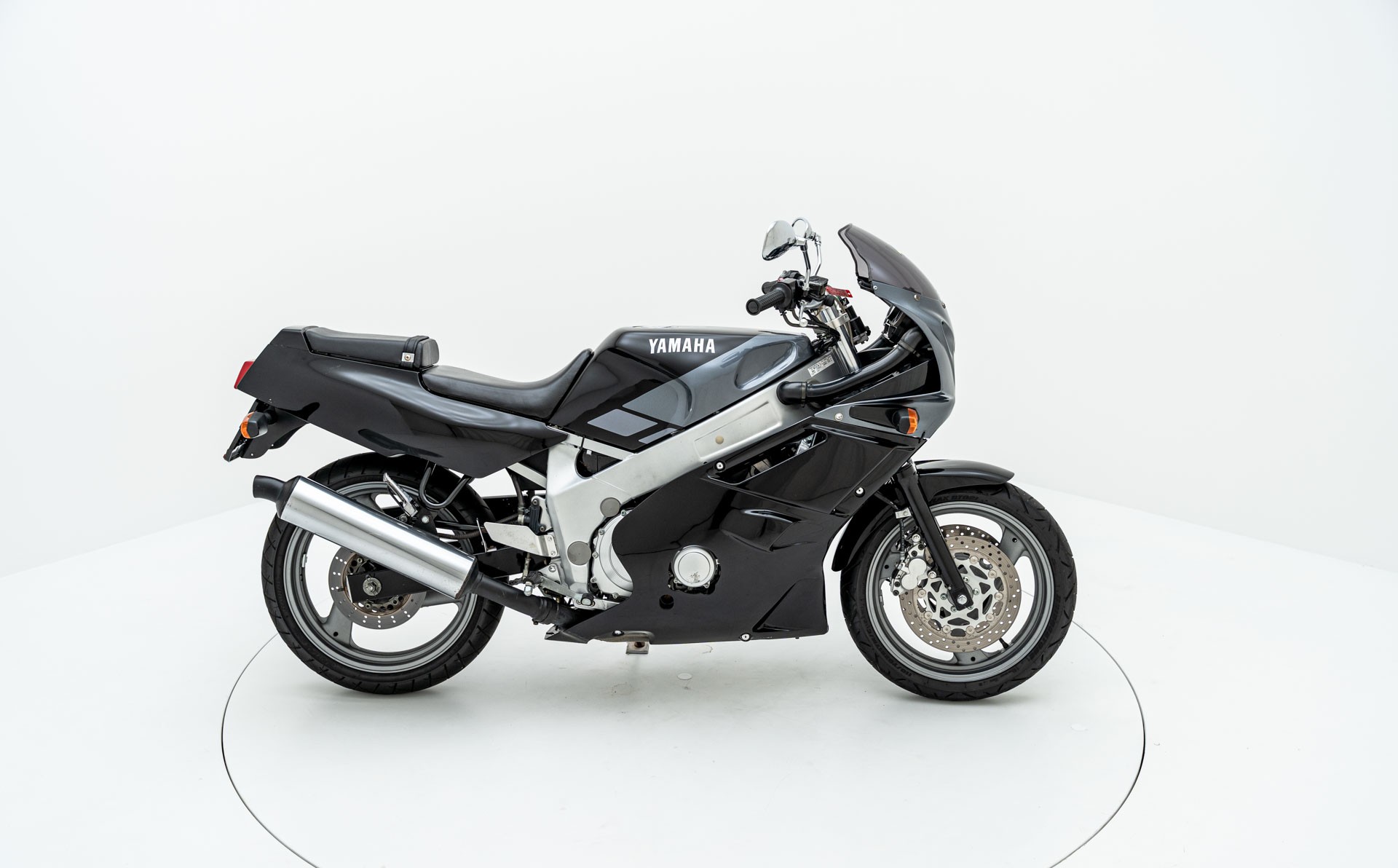 YAMAHA FZR 600-image-0