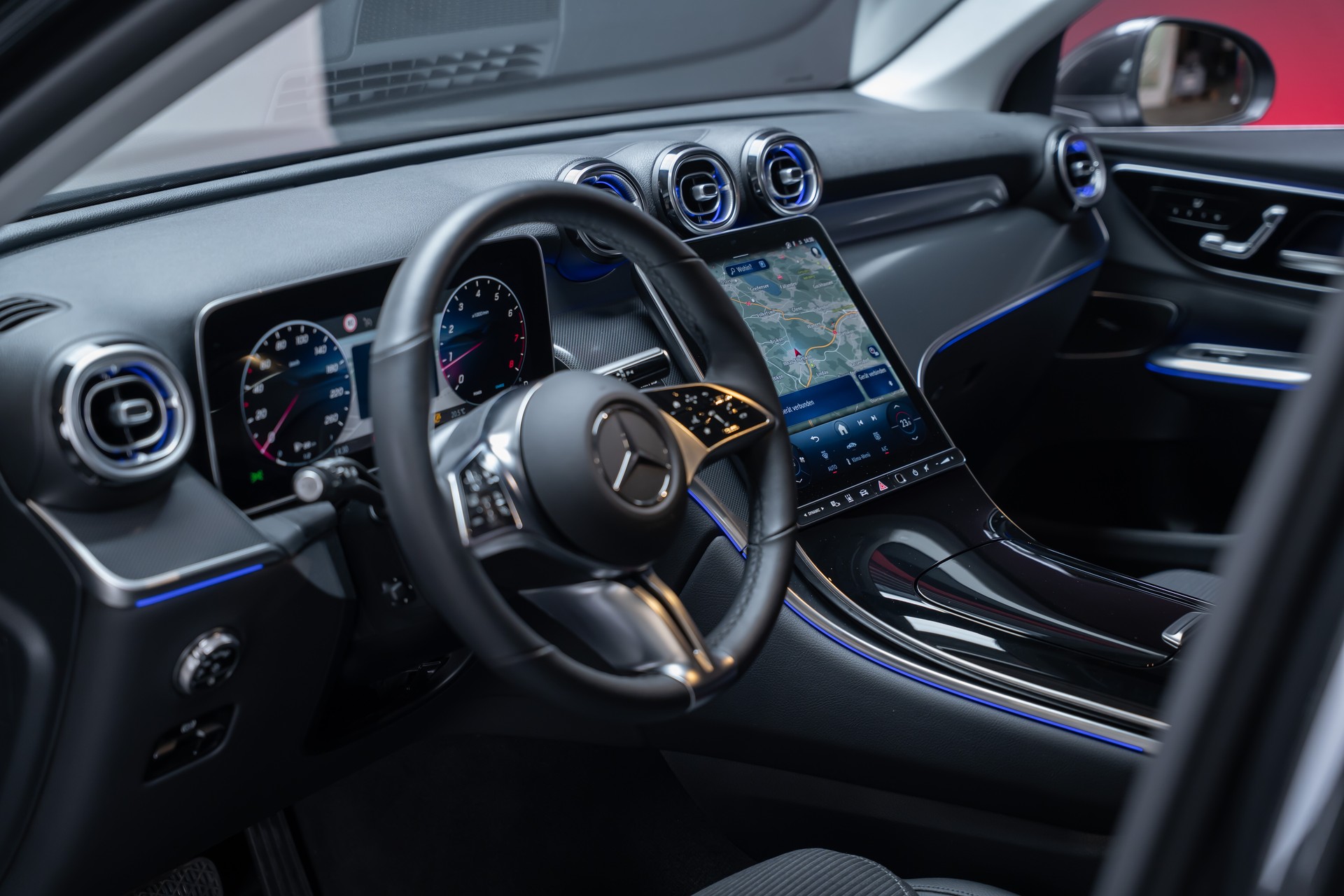 MERCEDES-BENZ GLC 200 Avantgarde 4matic / Rückfahrkamera / el.Sitze / Ambientebeleuchtung-image-13