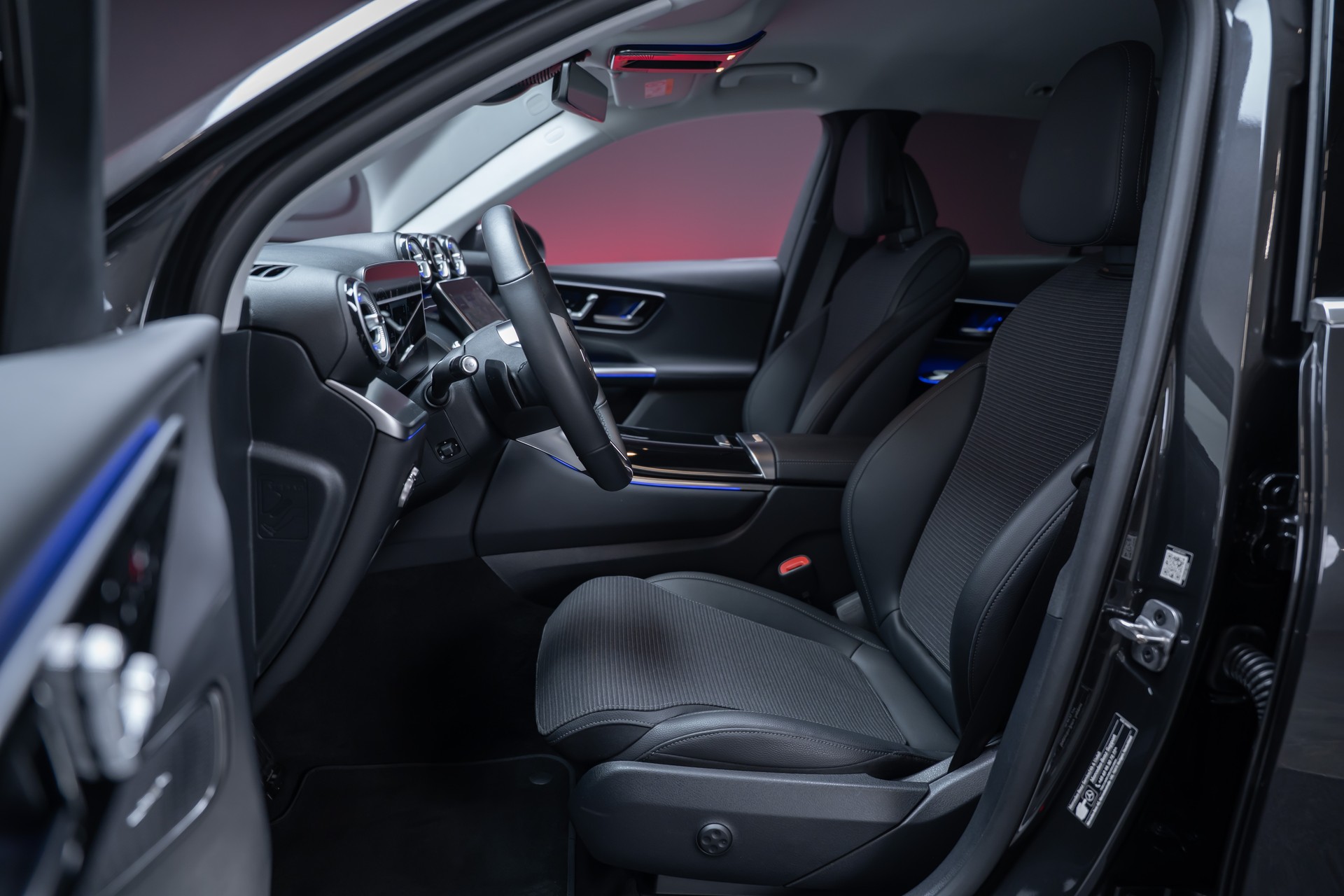 MERCEDES-BENZ GLC 200 Avantgarde 4matic / Rückfahrkamera / el.Sitze / Ambientebeleuchtung-image-11