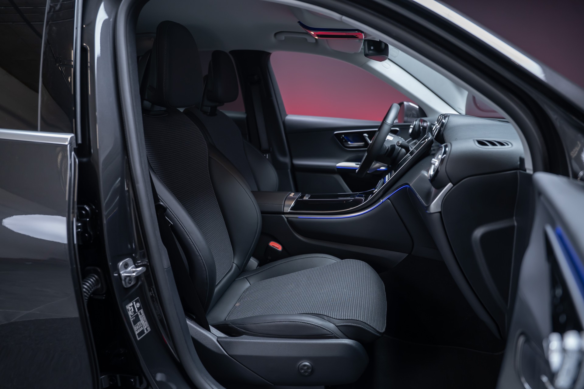 MERCEDES-BENZ GLC 200 Avantgarde 4matic / Rückfahrkamera / el.Sitze / Ambientebeleuchtung-image-20