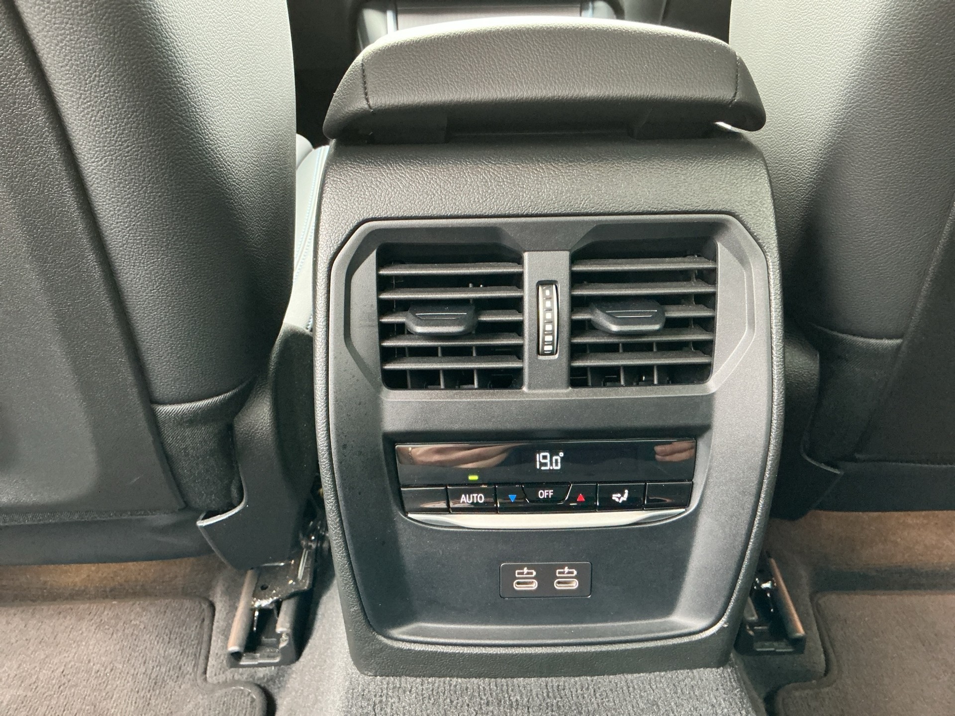 BMW 320 i Limousine M Sport Shadow Line-image-14