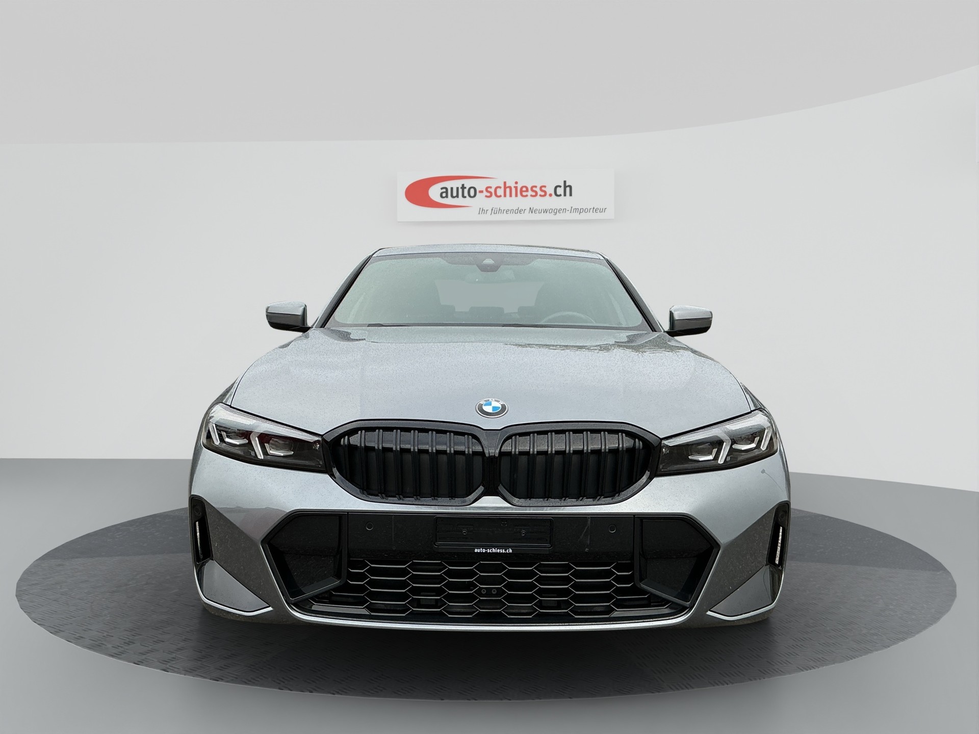 BMW 320 i Limousine M Sport Shadow Line-showroom-element-1
