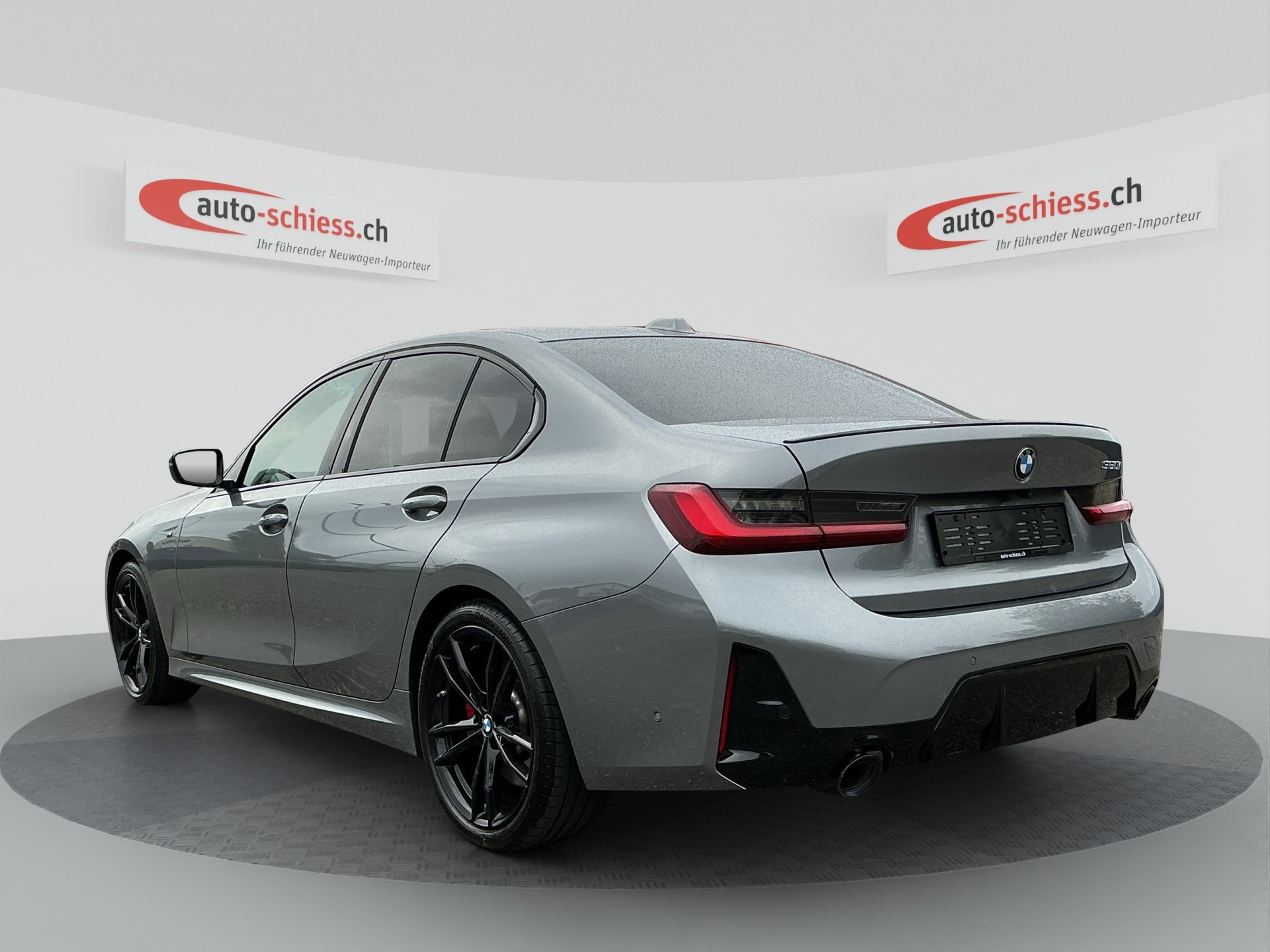 BMW 320 i Limousine M Sport Shadow Line-showroom-element-2