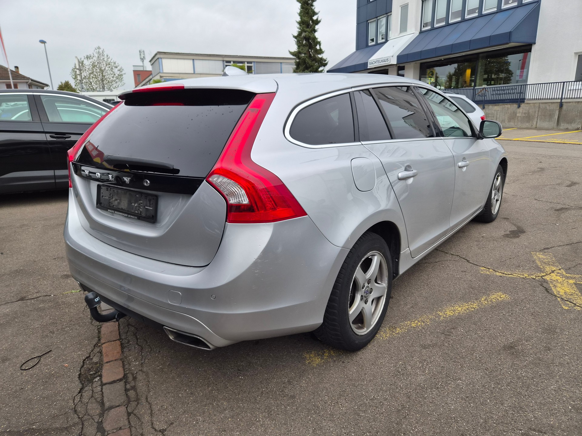 VOLVO V60 D5 AWD Momentum Geartronic-image-6