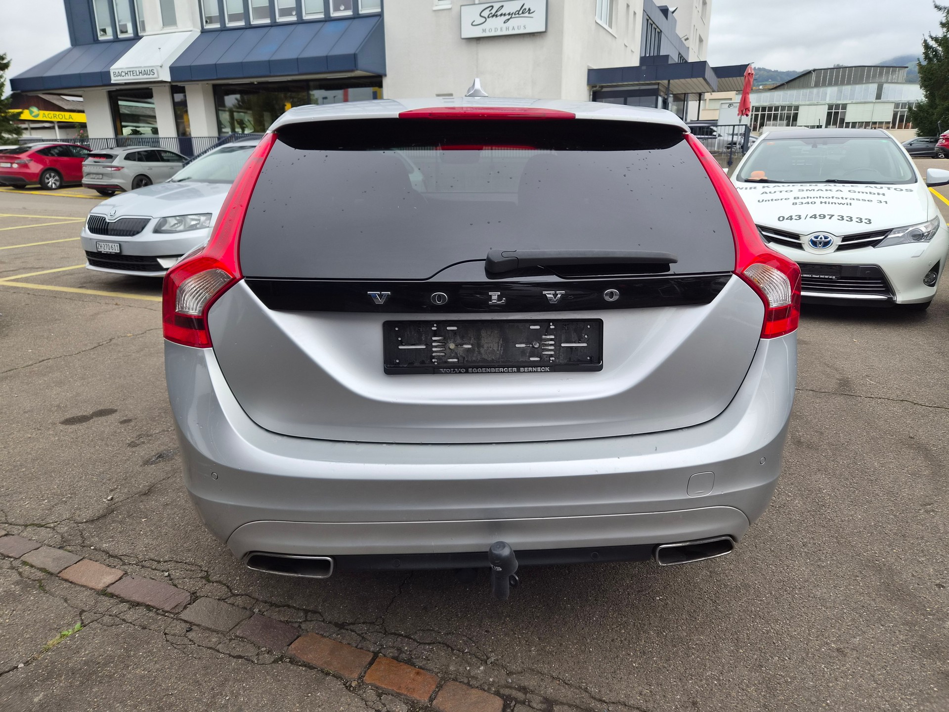 VOLVO V60 D5 AWD Momentum Geartronic-image-5