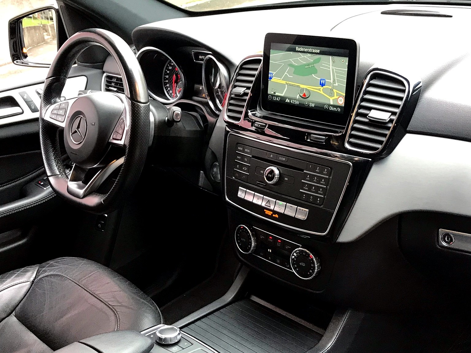 MERCEDES-BENZ GLE 43 AMG Executive 4Matic 9G-Tronic-showroom-element-2
