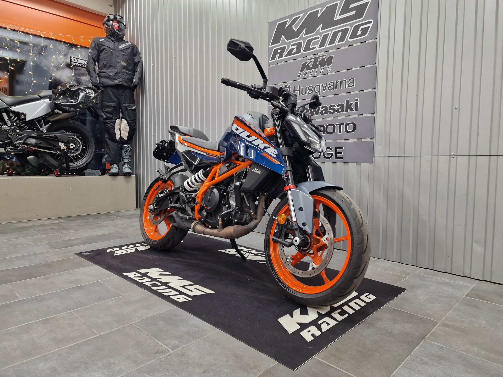 KTM 390 Duke-image-1
