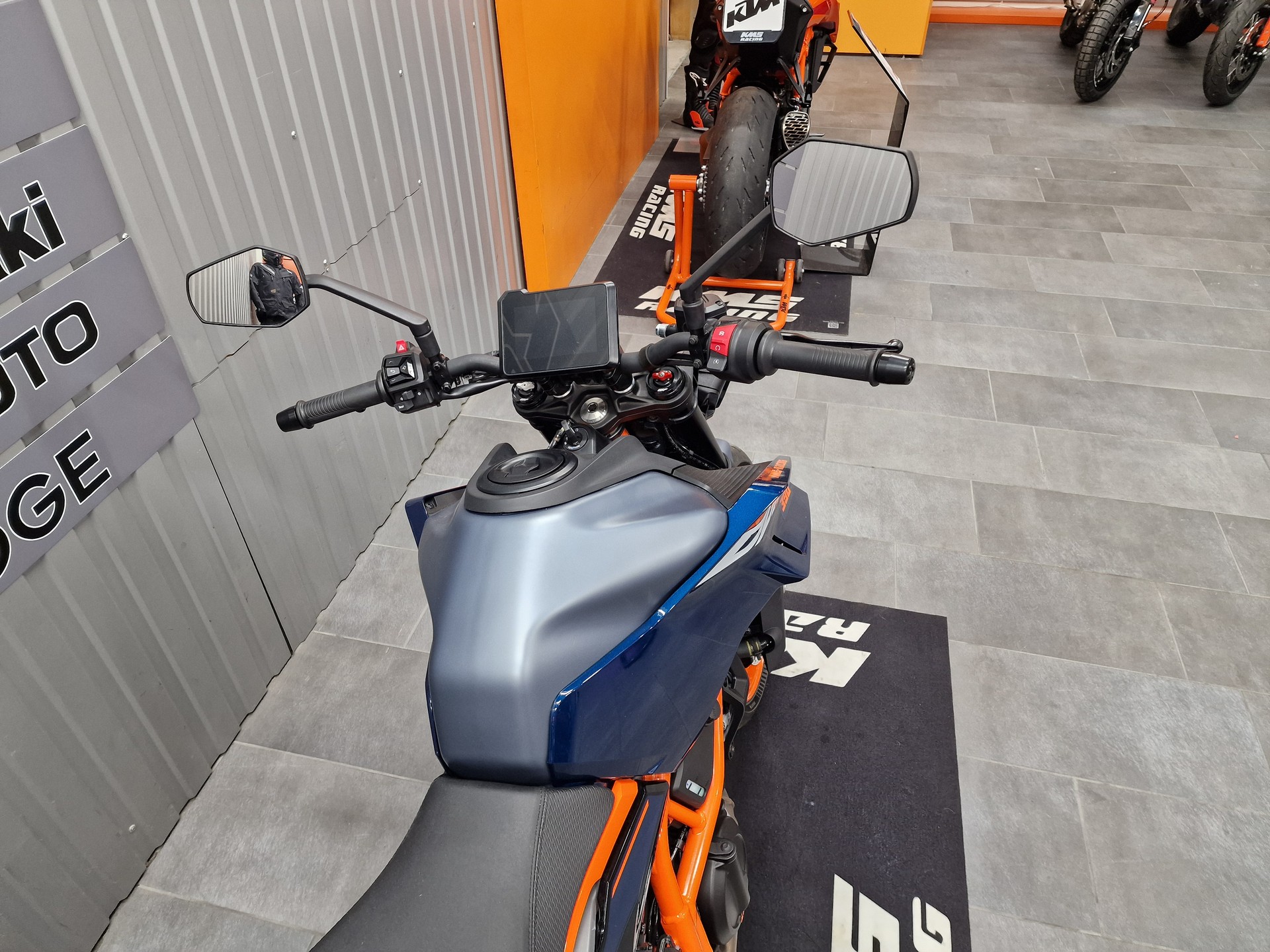 KTM 390 Duke-image-6
