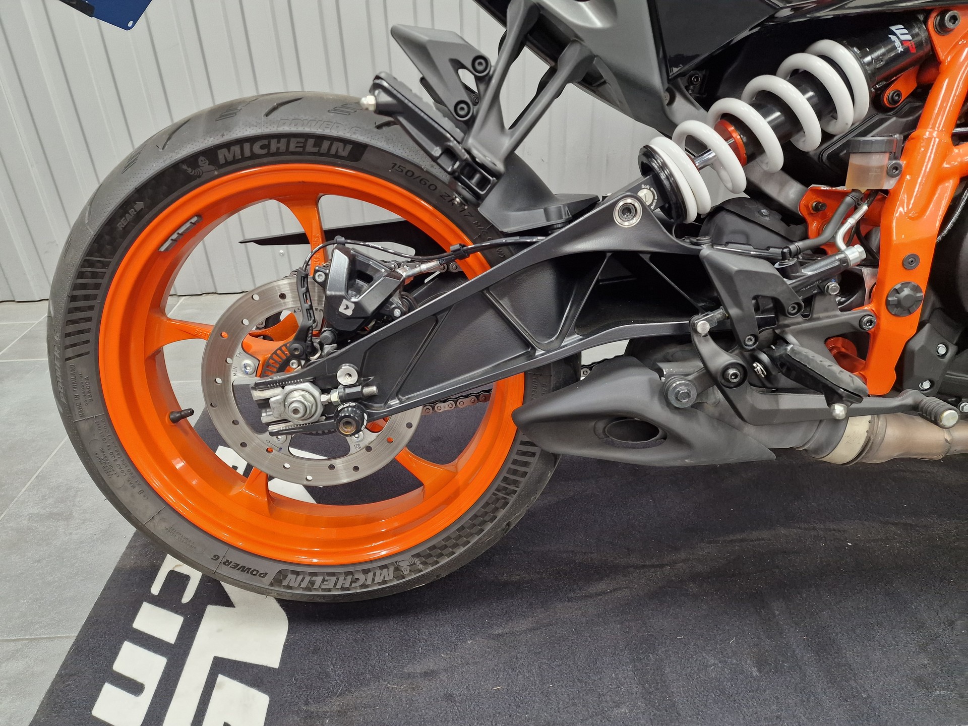KTM 390 Duke-image-3