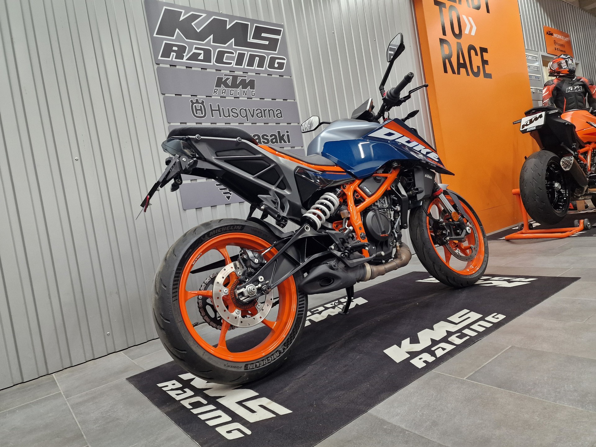 KTM 390 Duke-image-2