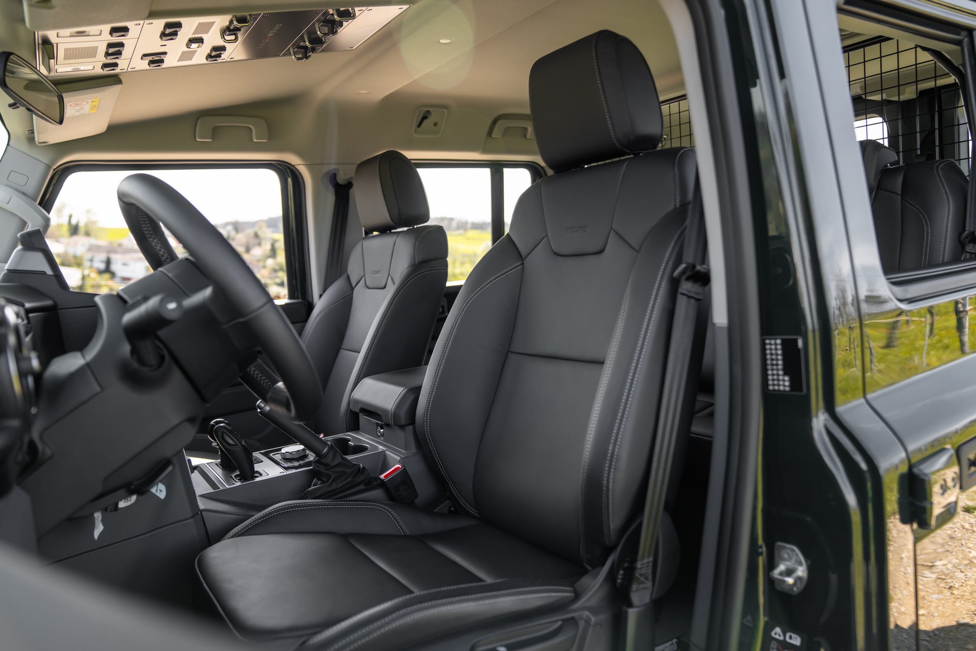 INEOS Grenadier 3.0D Utility Wagon 5-Sitz-image-9