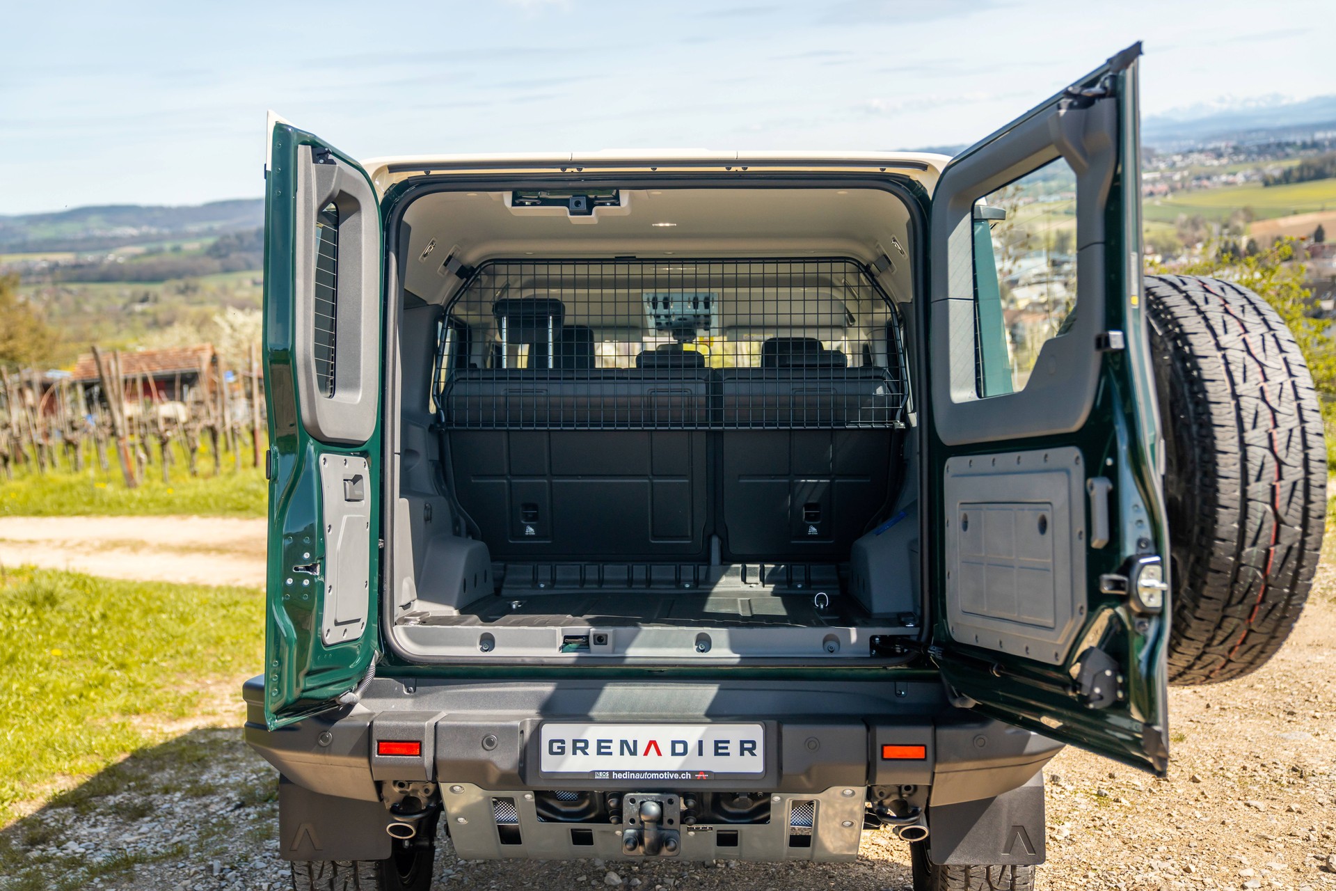 INEOS Grenadier 3.0D Utility Wagon 5-Sitz-image-8