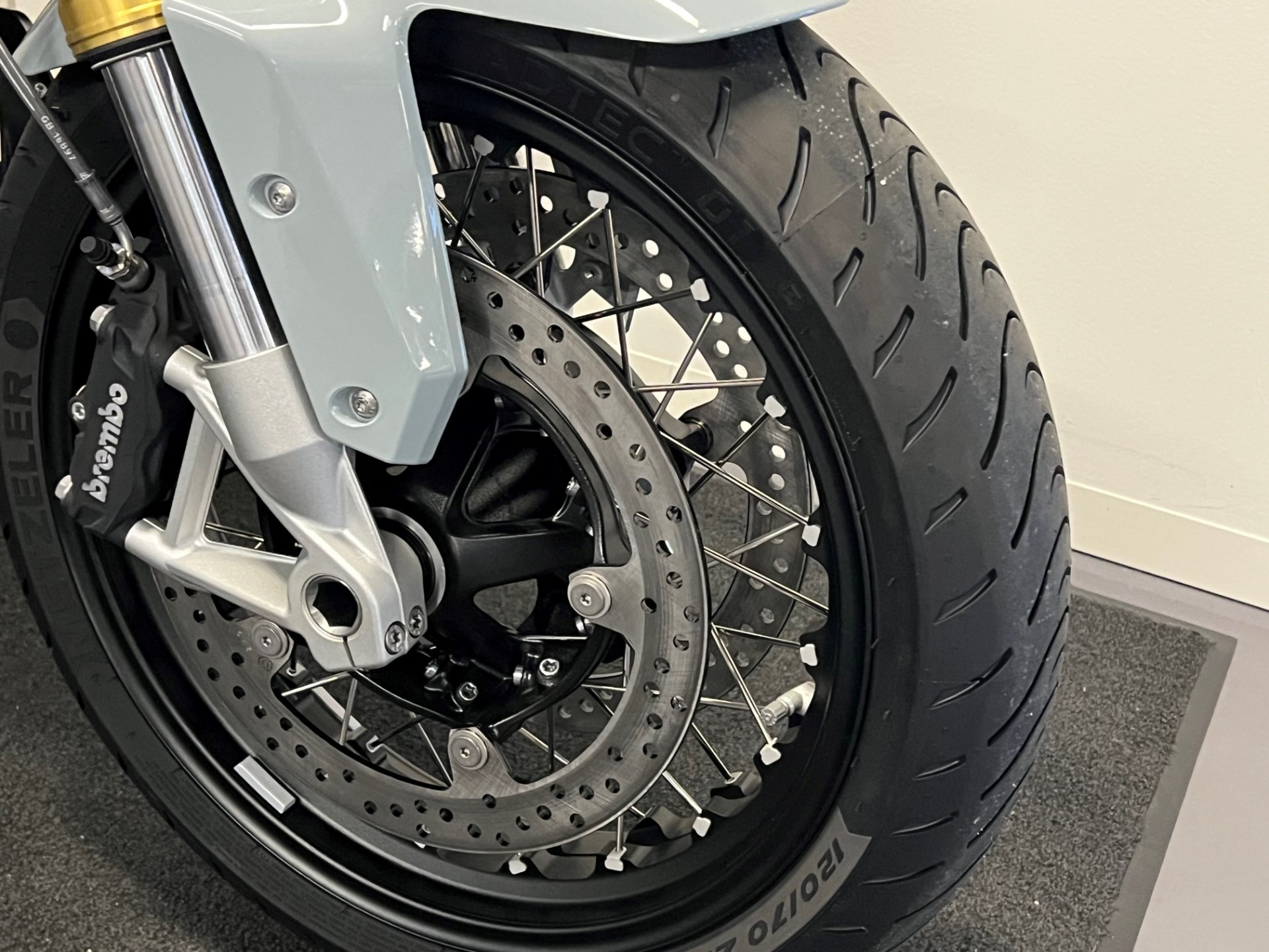 BMW R 1250 R Option 719 Frästeile, AKRAPOVIC und Option 719 Räd-image-5