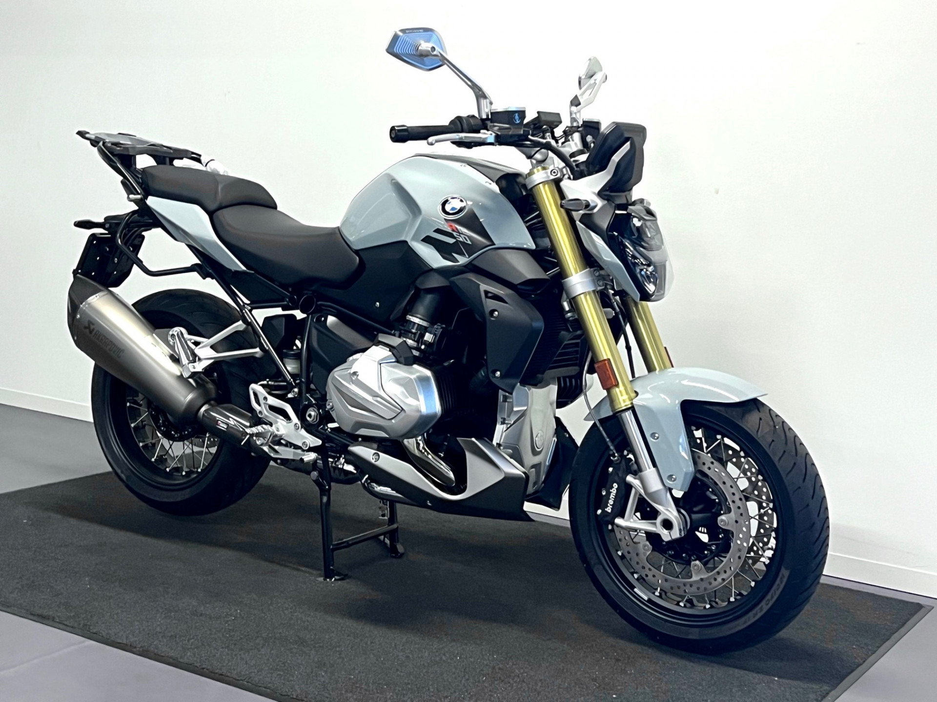 BMW R 1250 R Option 719 Frästeile, AKRAPOVIC und Option 719 Räd-showroom-element-1