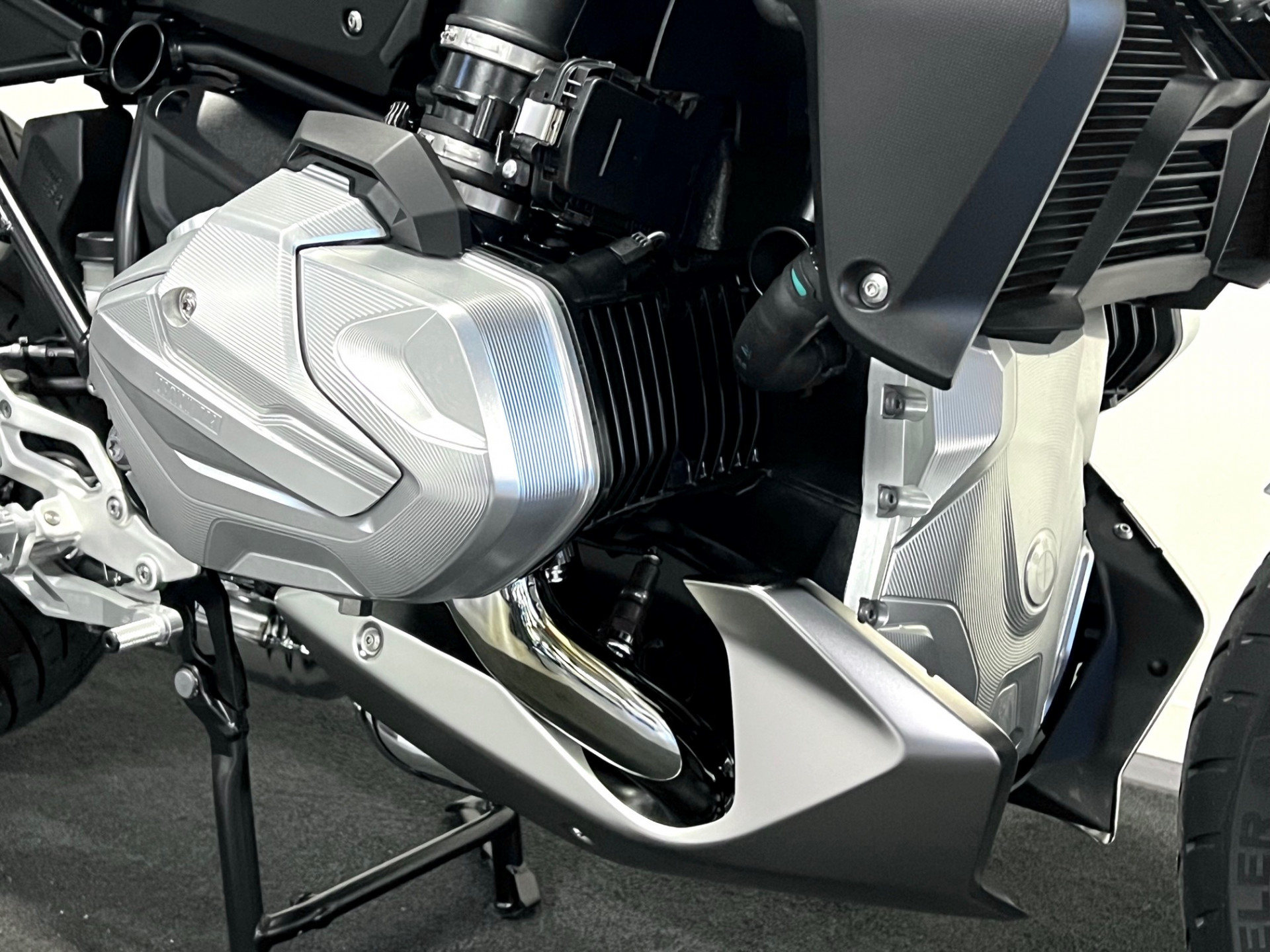 BMW R 1250 R Option 719 Frästeile, AKRAPOVIC und Option 719 Räd-image-4