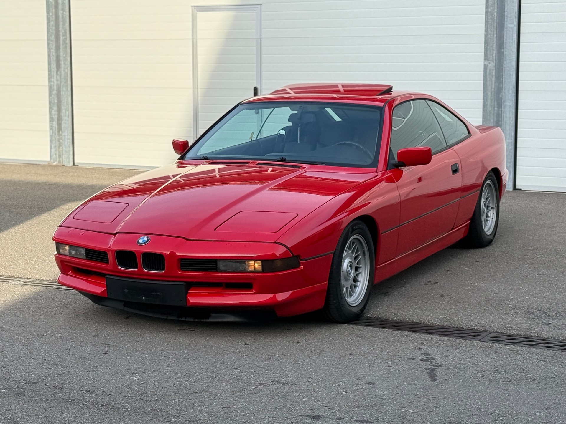 BMW 850i A-showroom-element-1