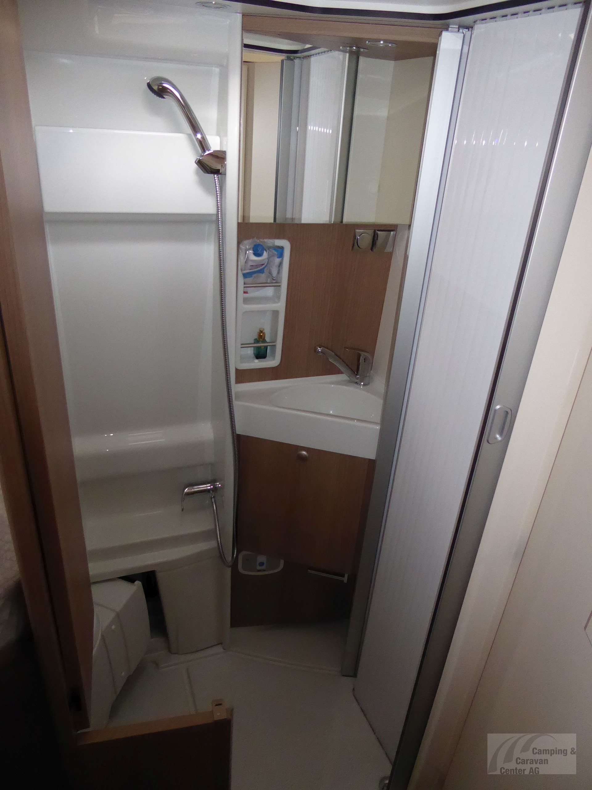 MALIBU Van first class - two rooms 640 LE RB Coupé-image-8