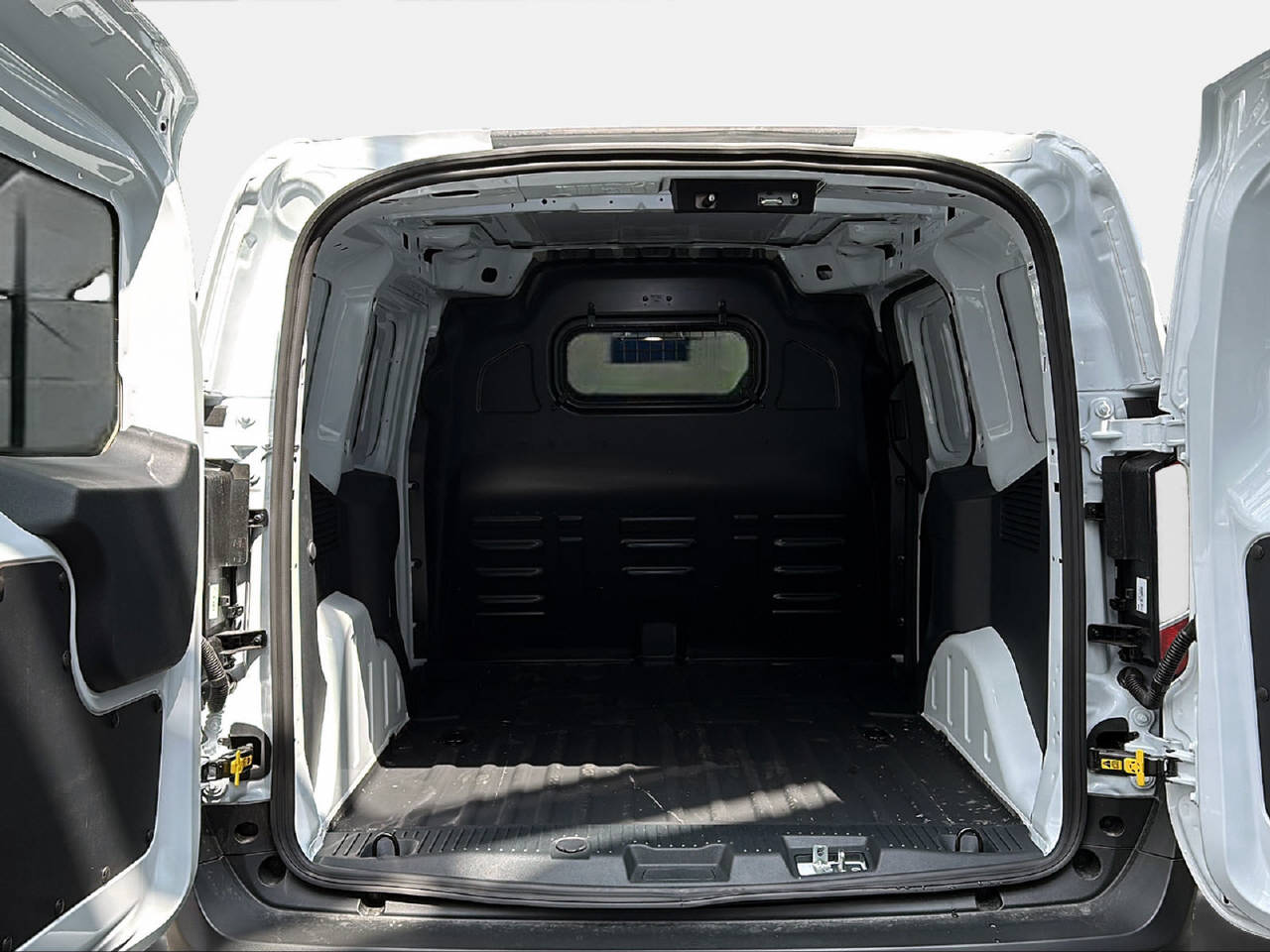FORD E-Transit Courier Van Trend-image-11