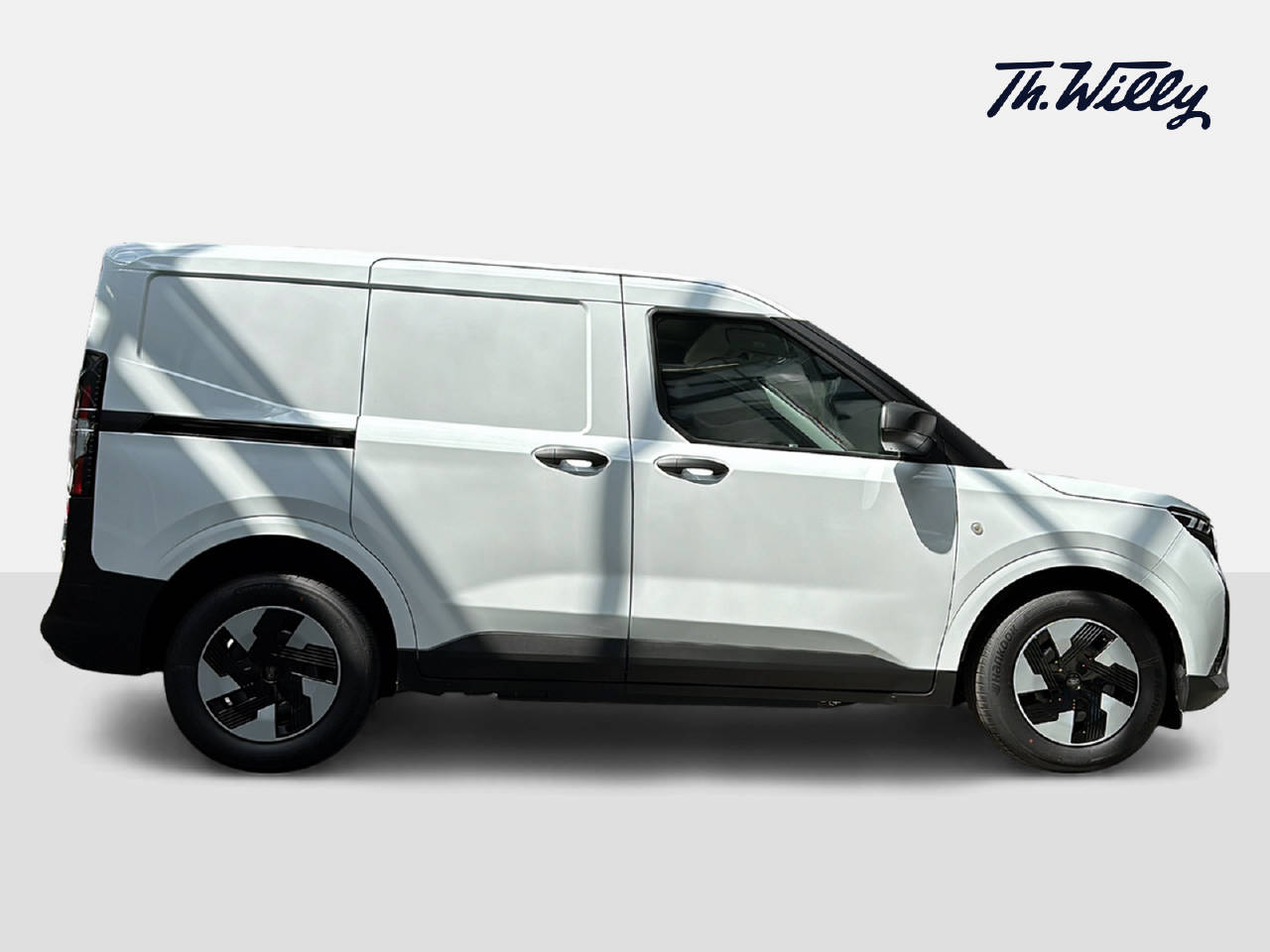 FORD E-Transit Courier Van Trend-image-5