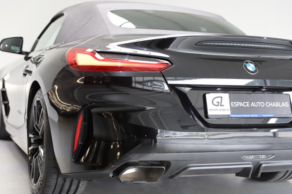 BMW Z4 M40i-showroom-element-3