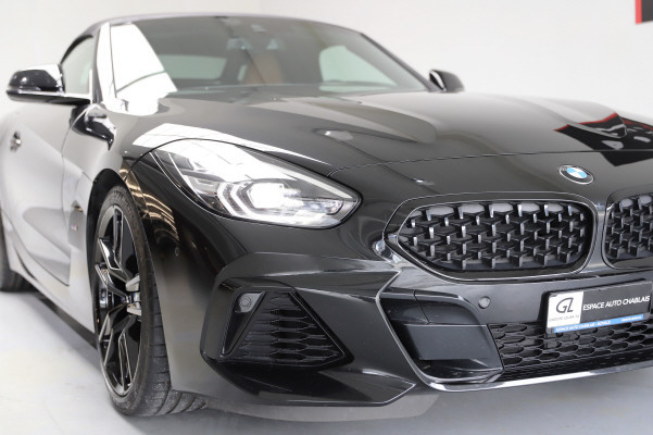 BMW Z4 M40i-showroom-element-1