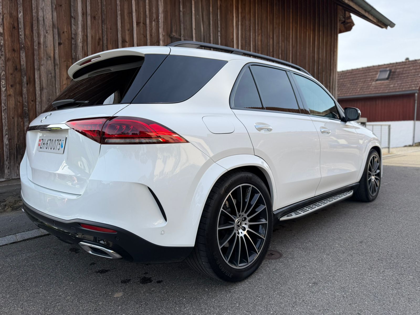 MERCEDES-BENZ AMG Line - 4Matic 400d-image-4